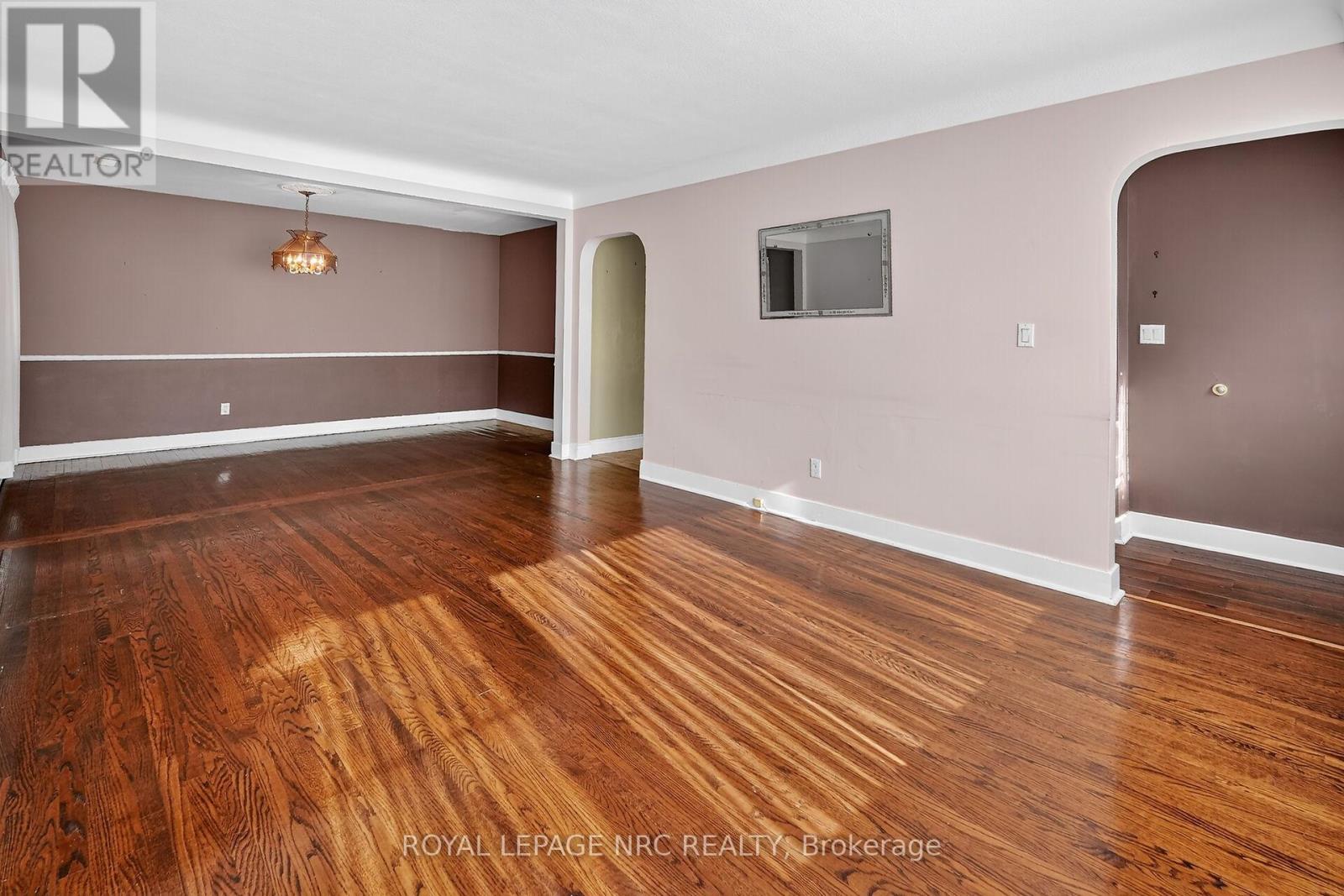 












2 MARY STREET

,
St. Catharines (Port Dalhousie),




Ontario
L2N5A6

