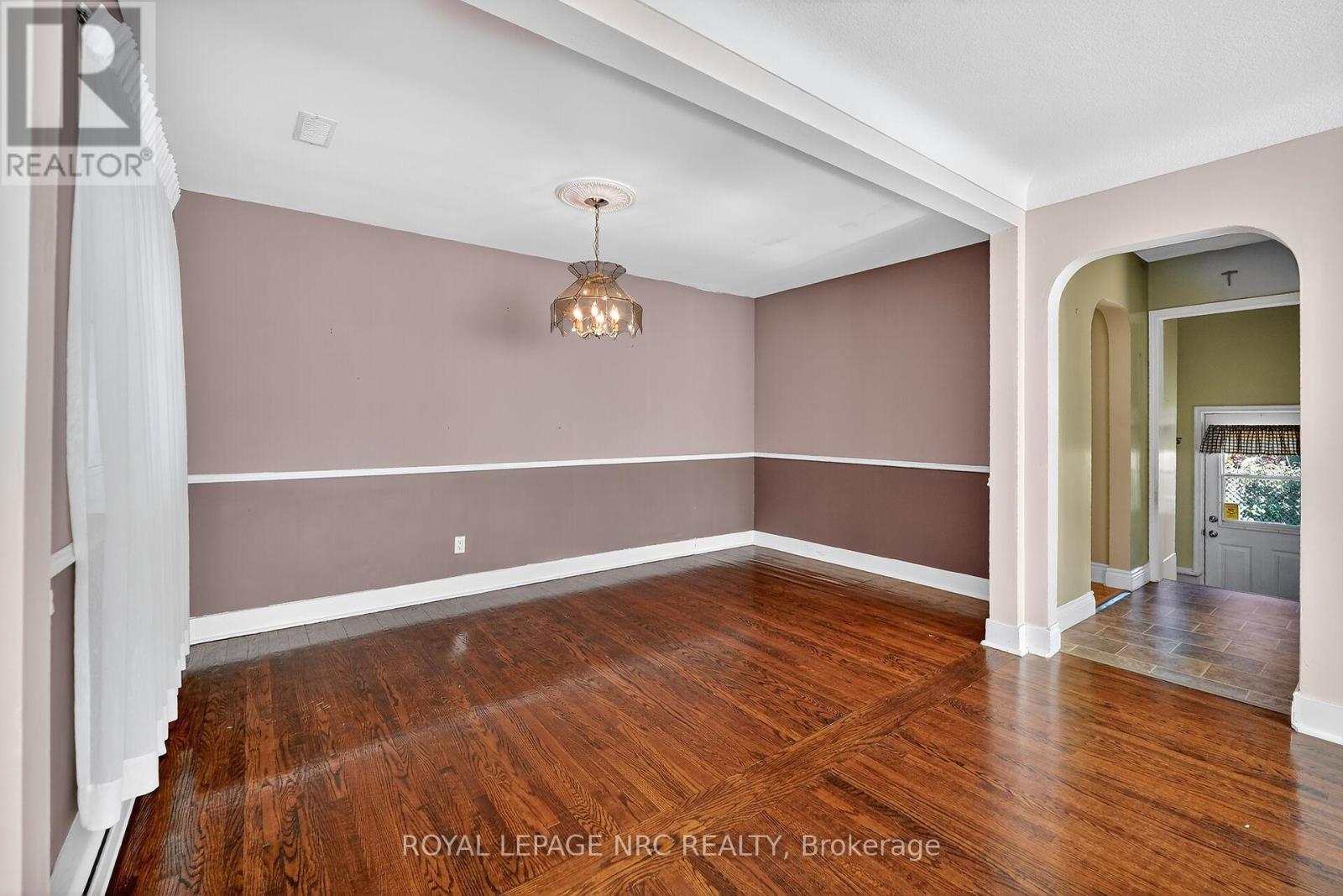 












2 MARY STREET

,
St. Catharines (Port Dalhousie),




Ontario
L2N5A6

