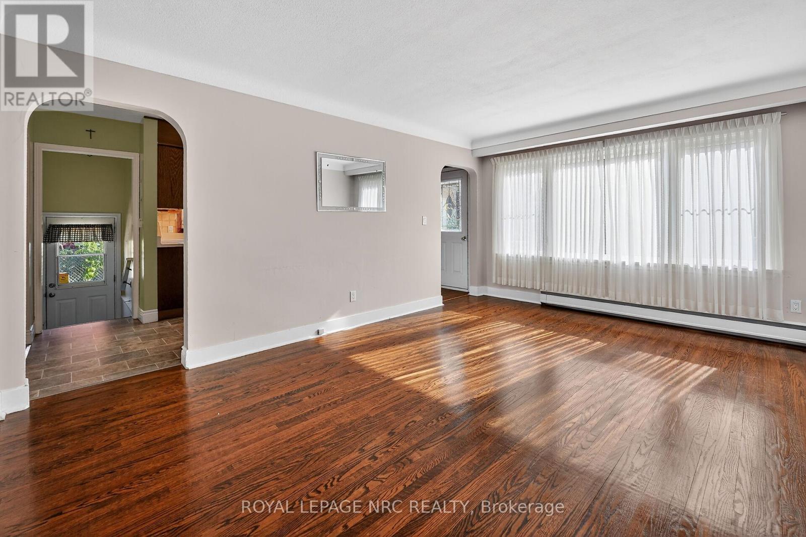 












2 MARY STREET

,
St. Catharines (Port Dalhousie),




Ontario
L2N5A6

