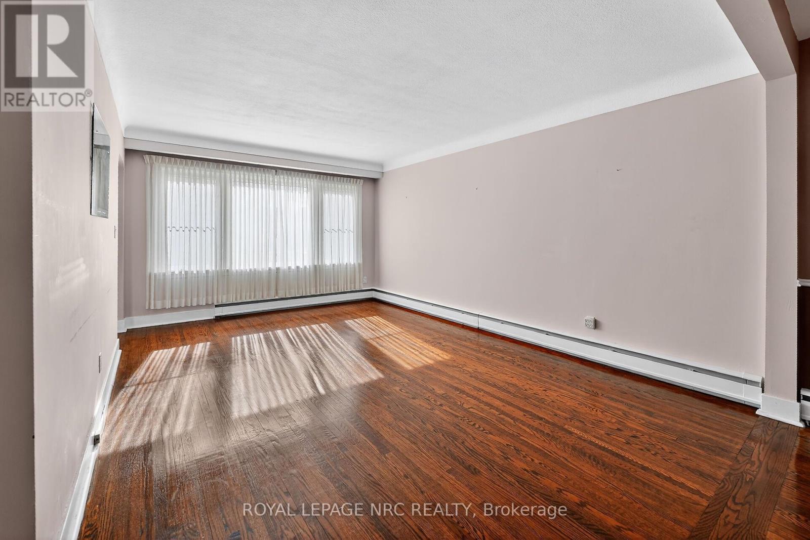 












2 MARY STREET

,
St. Catharines (Port Dalhousie),




Ontario
L2N5A6

