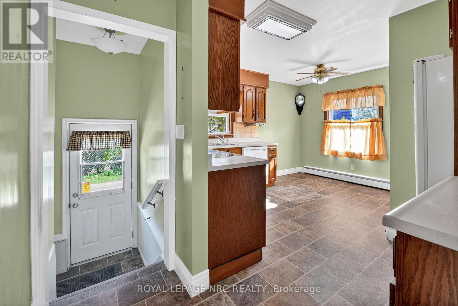 












2 MARY STREET

,
St. Catharines (Port Dalhousie),




Ontario
L2N5A6

