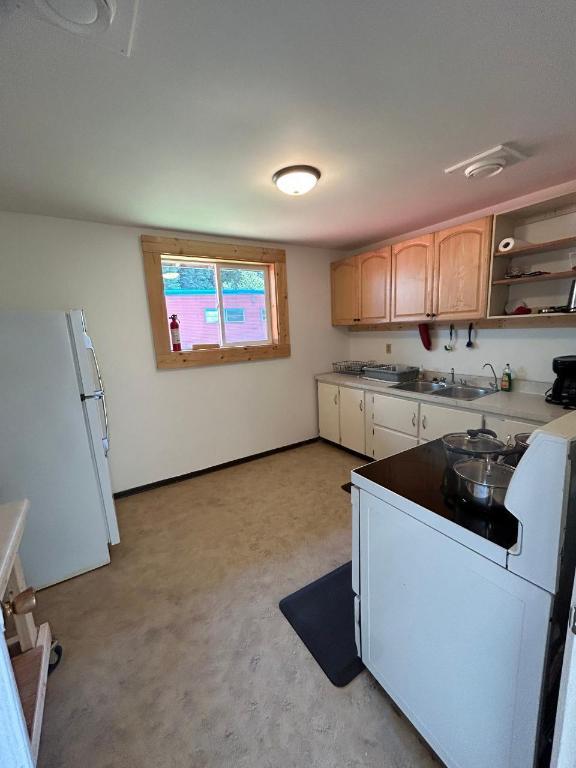 









2276


6

Highway,
Crescent Valley,




BC
V0G 1H0

