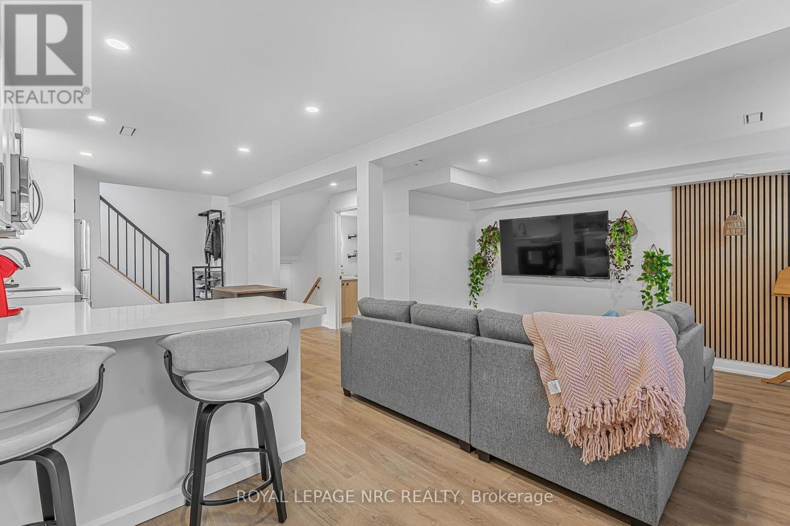 












200 ST AUGUSTINE DRIVE

,
St. Catharines (Secord Woods),




Ontario
L2P3P8

