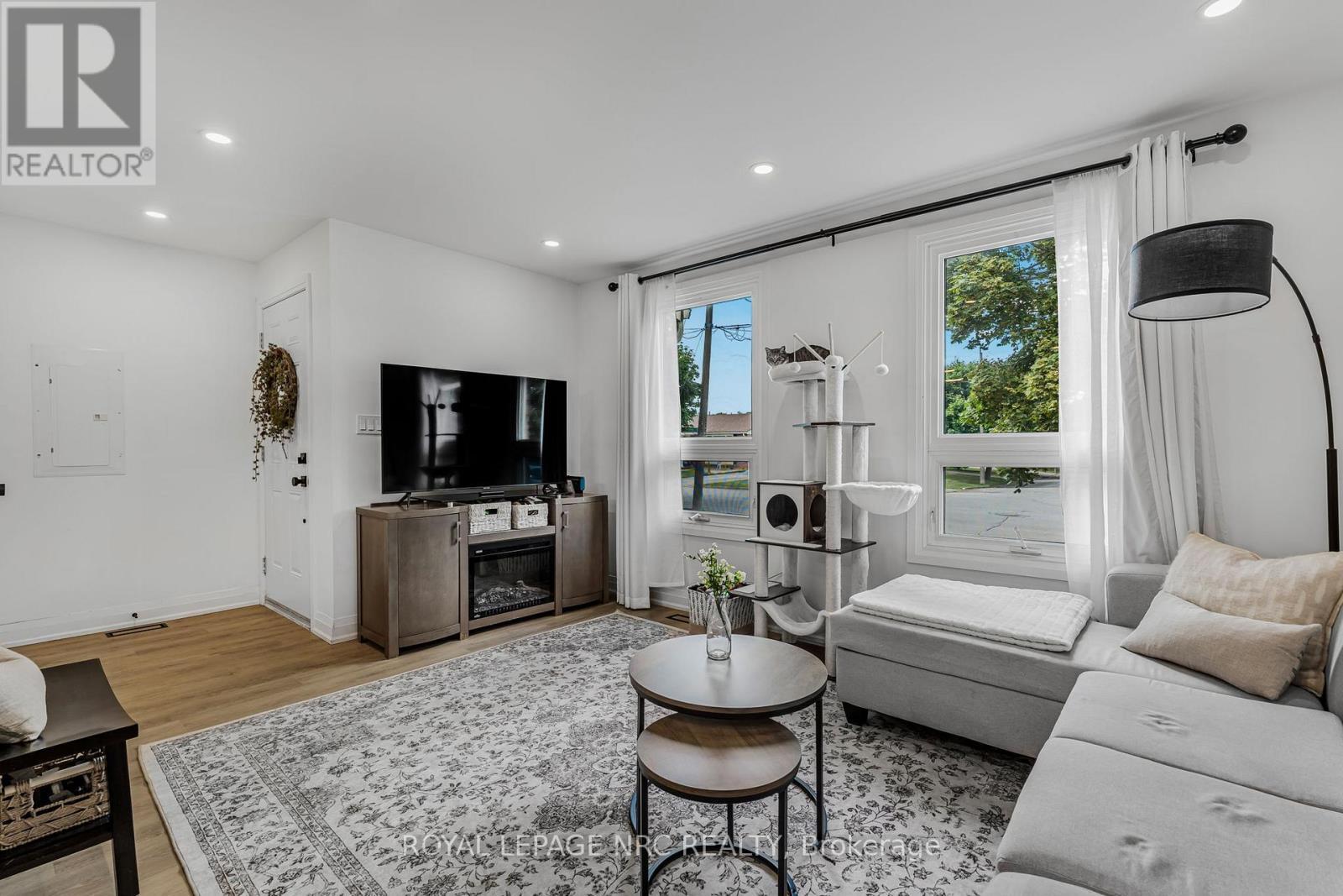 












200 ST AUGUSTINE DRIVE

,
St. Catharines (Secord Woods),




Ontario
L2P3P8

