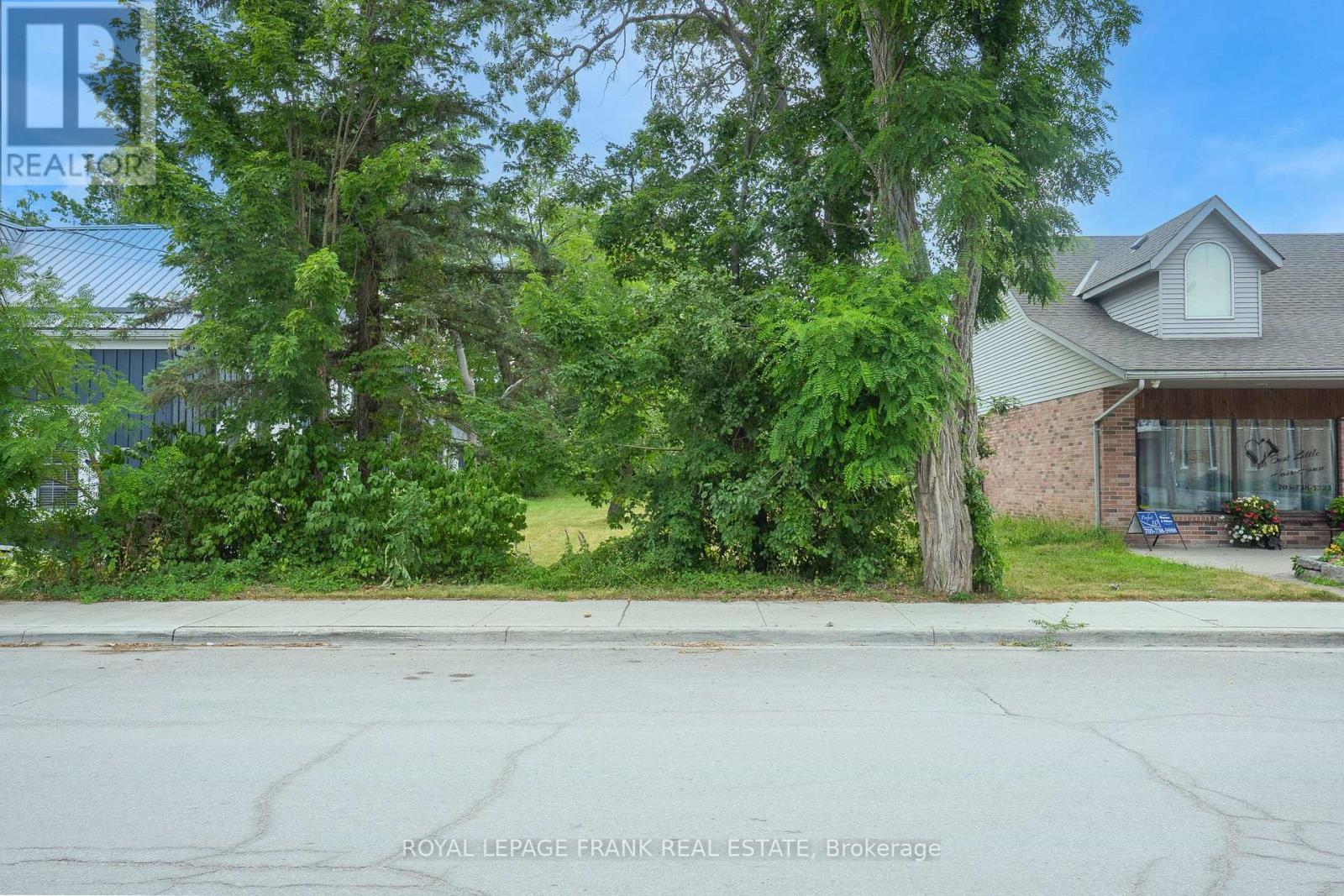 












84 BOLTON AND WILLIAM STREET

,
Kawartha Lakes (Bobcaygeon),







Ontario
K0M1A0

