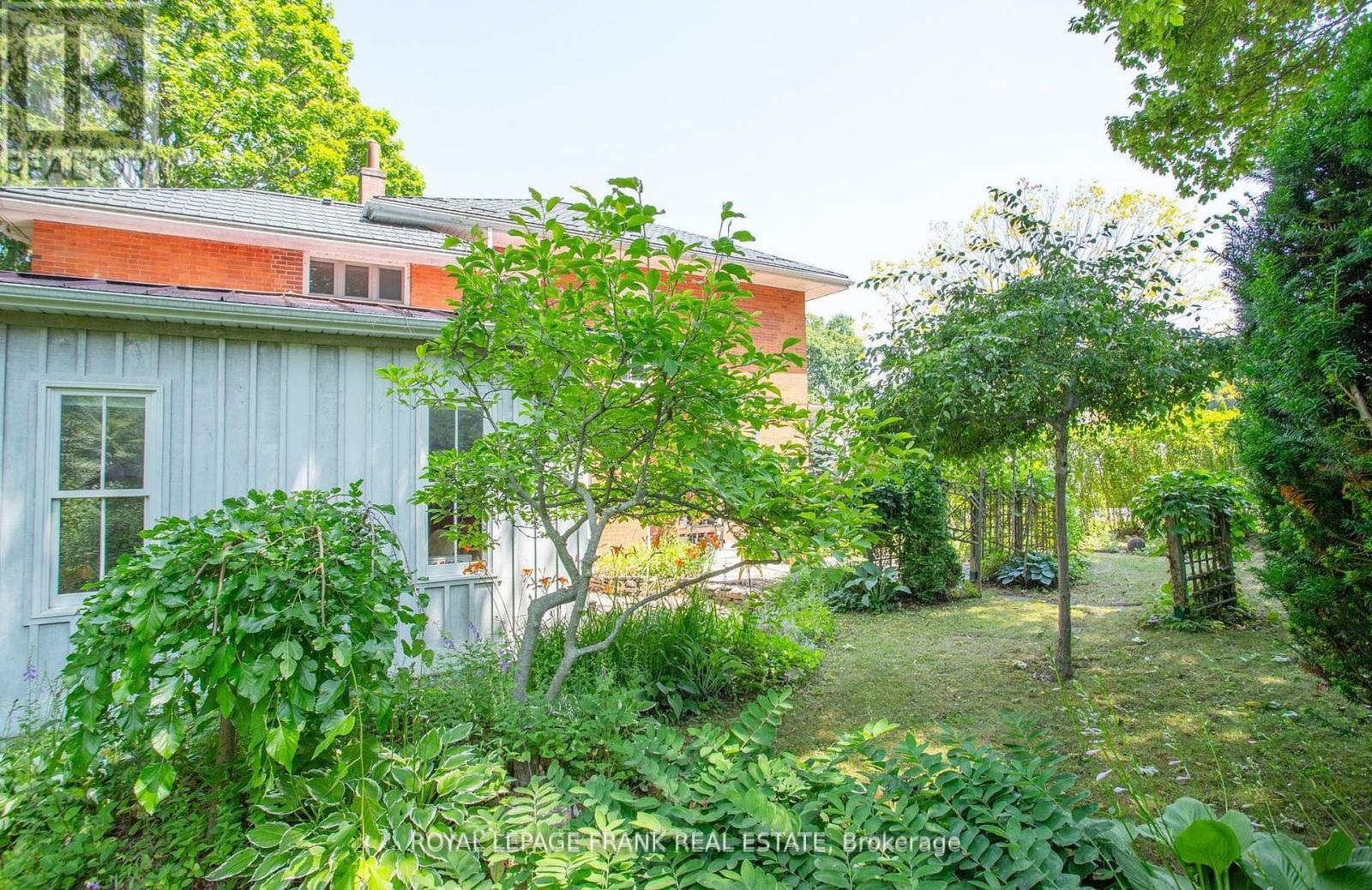 












6 SHERBOURNE STREET

,
Port Hope,




Ontario
L1A1H2


