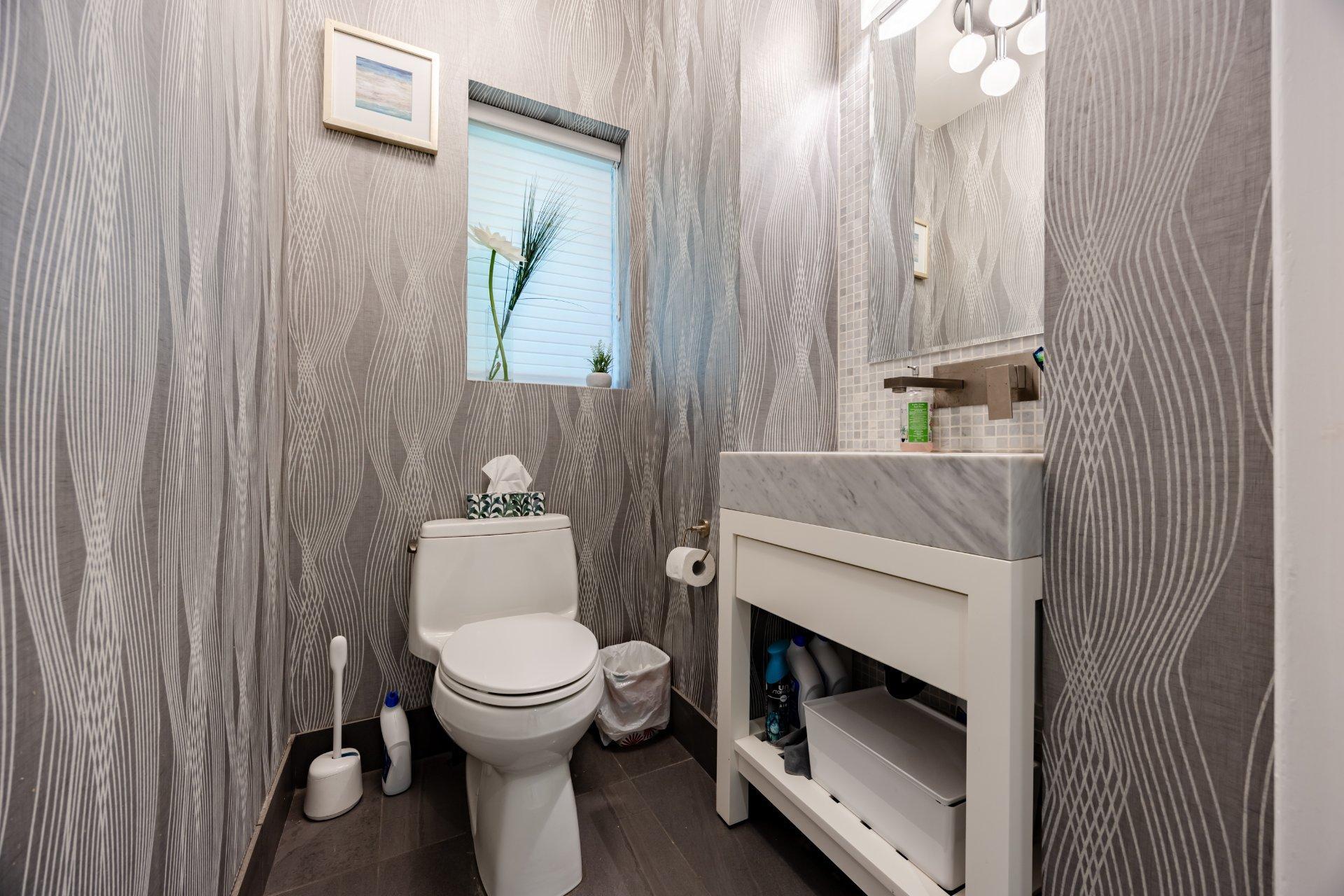 









33


Rue Thurlow

,
Hampstead,




QC
H3X3G7

