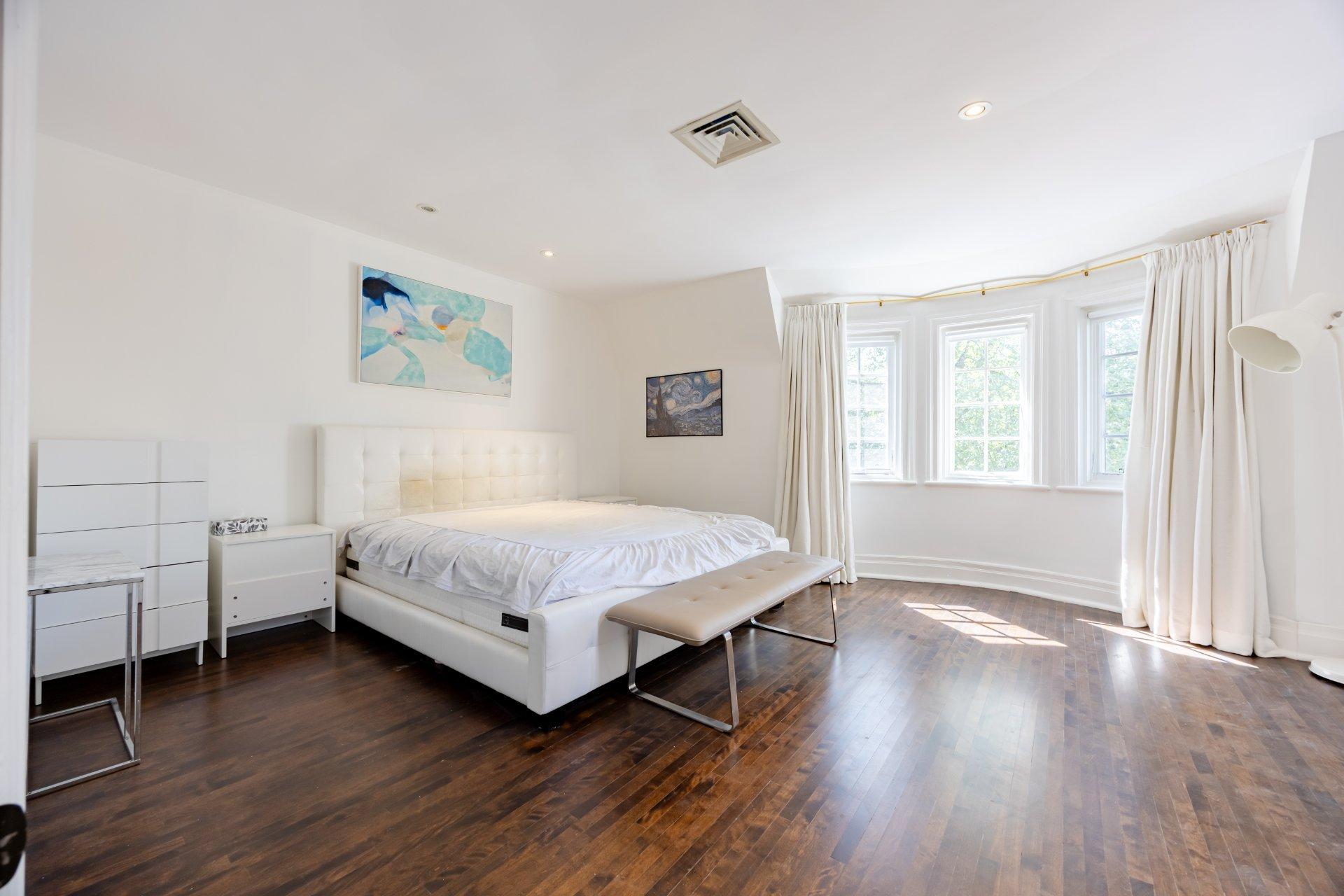 









33


Rue Thurlow

,
Hampstead,




QC
H3X3G7

