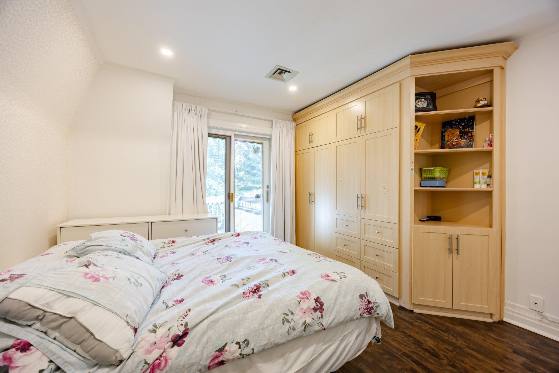 









33


Rue Thurlow

,
Hampstead,




QC
H3X3G7

