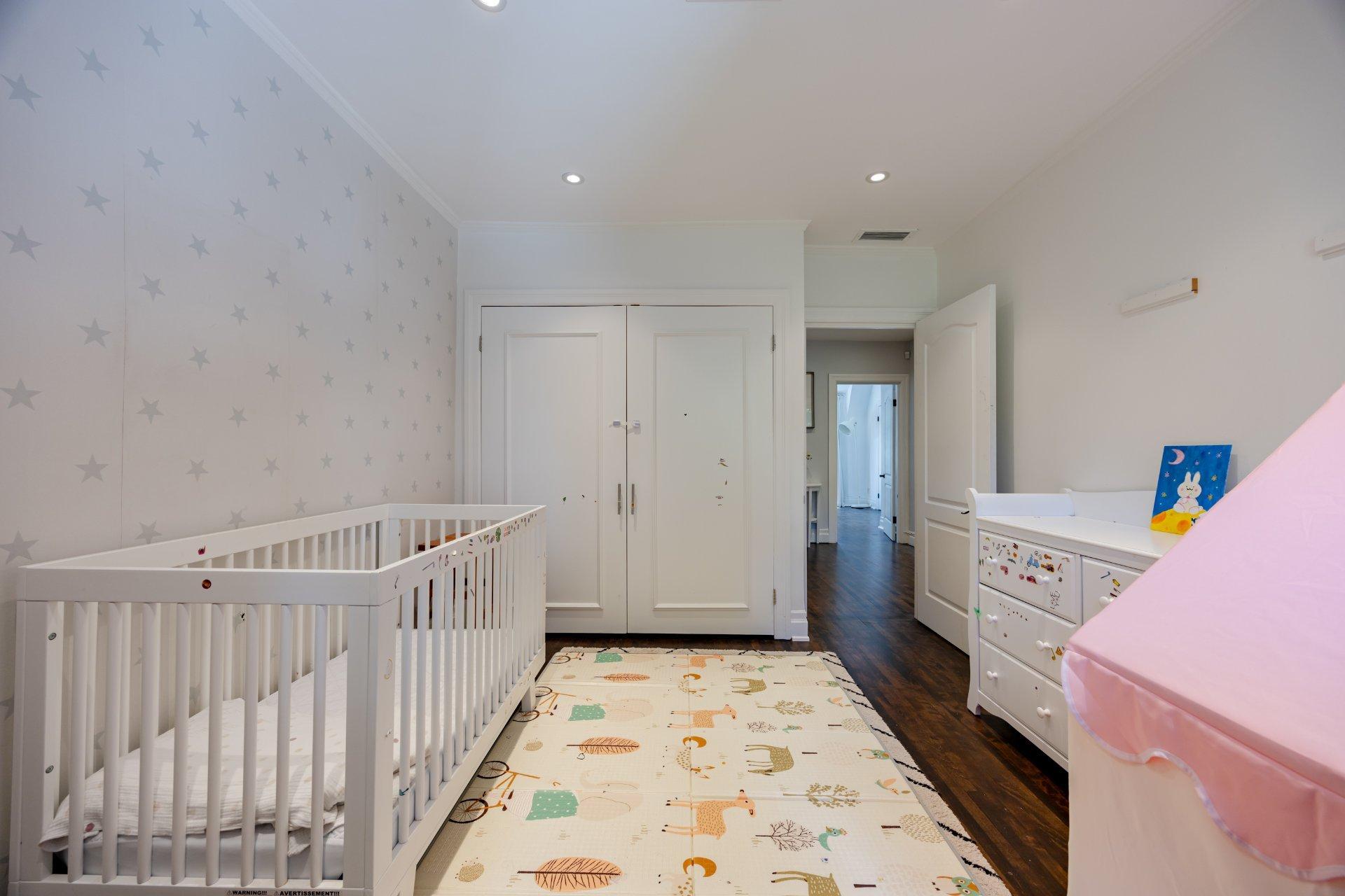 









33


Rue Thurlow

,
Hampstead,




QC
H3X3G7

