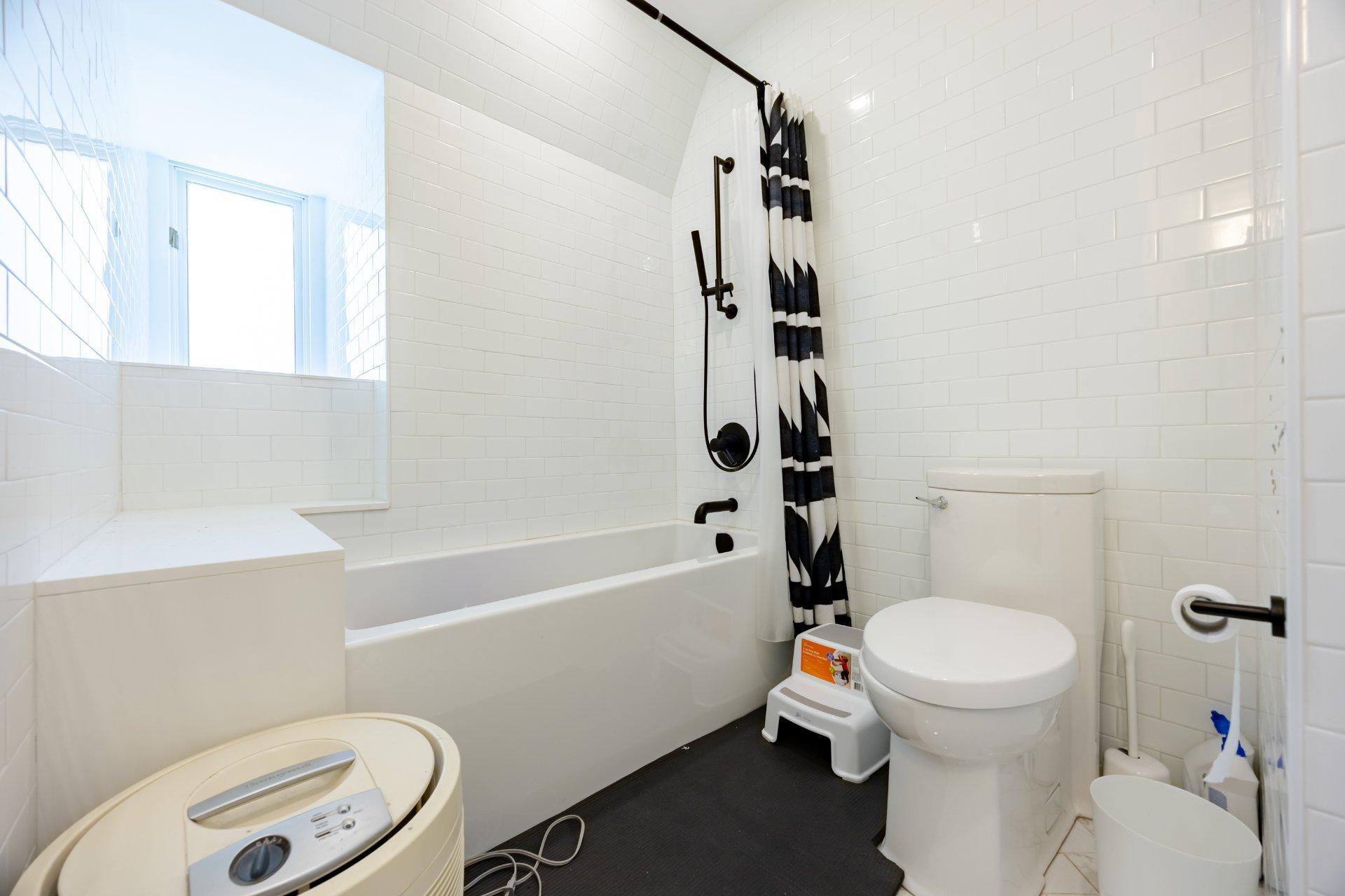 









33


Rue Thurlow

,
Hampstead,




QC
H3X3G7

