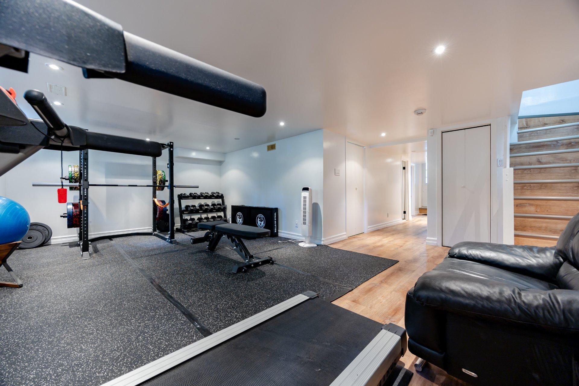 









33


Rue Thurlow

,
Hampstead,




QC
H3X3G7

