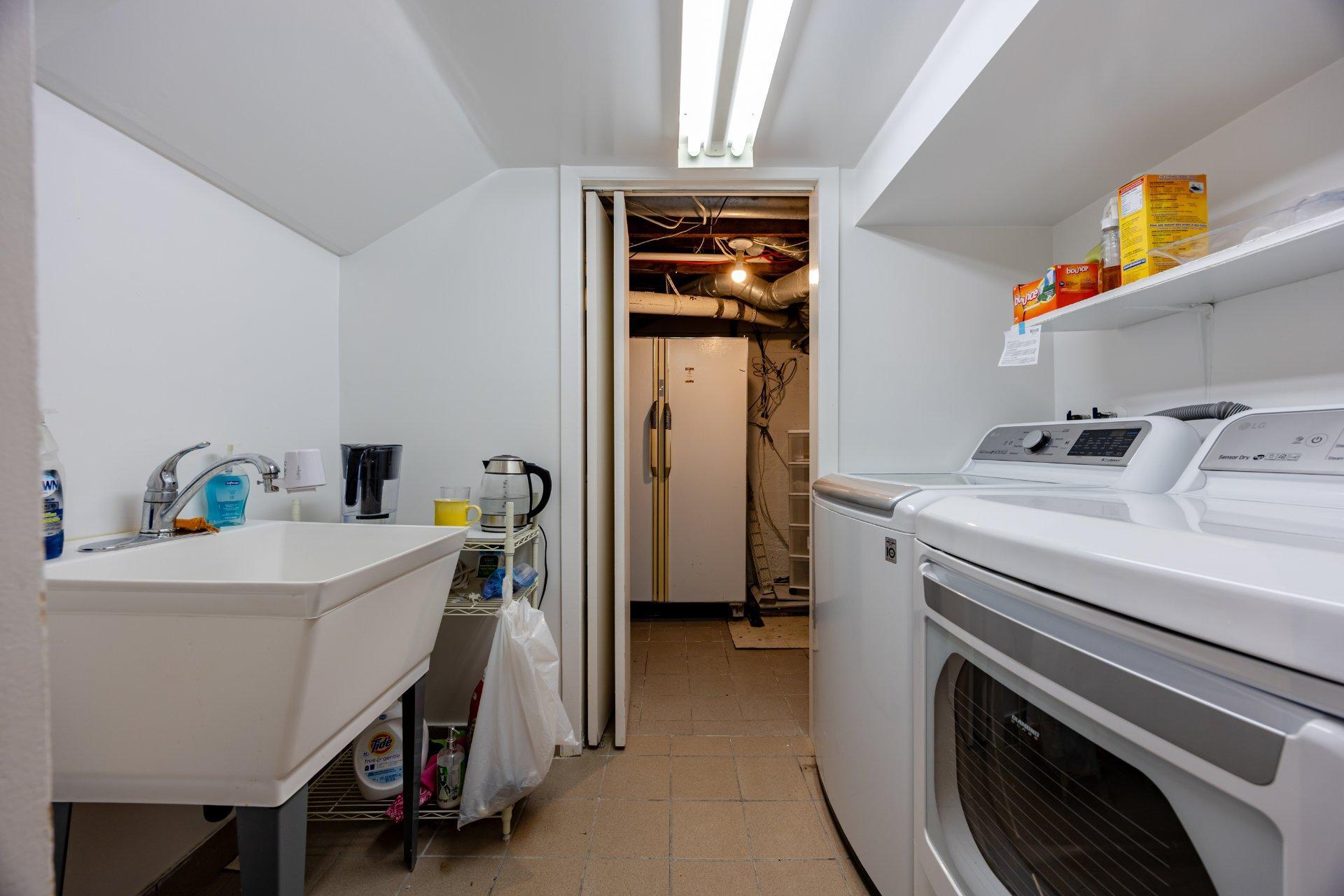 









33


Rue Thurlow

,
Hampstead,




QC
H3X3G7

