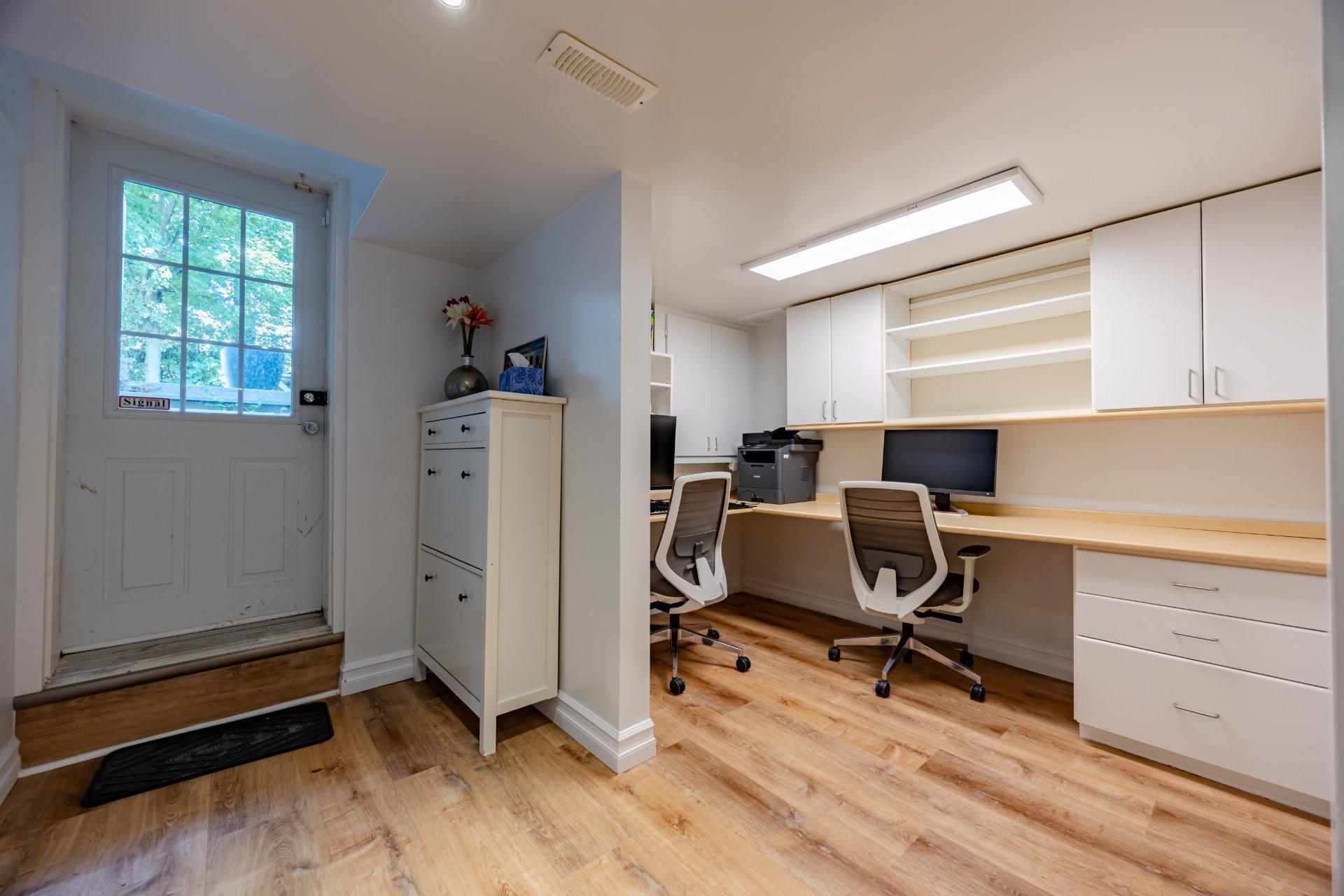 









33


Rue Thurlow

,
Hampstead,




QC
H3X3G7

