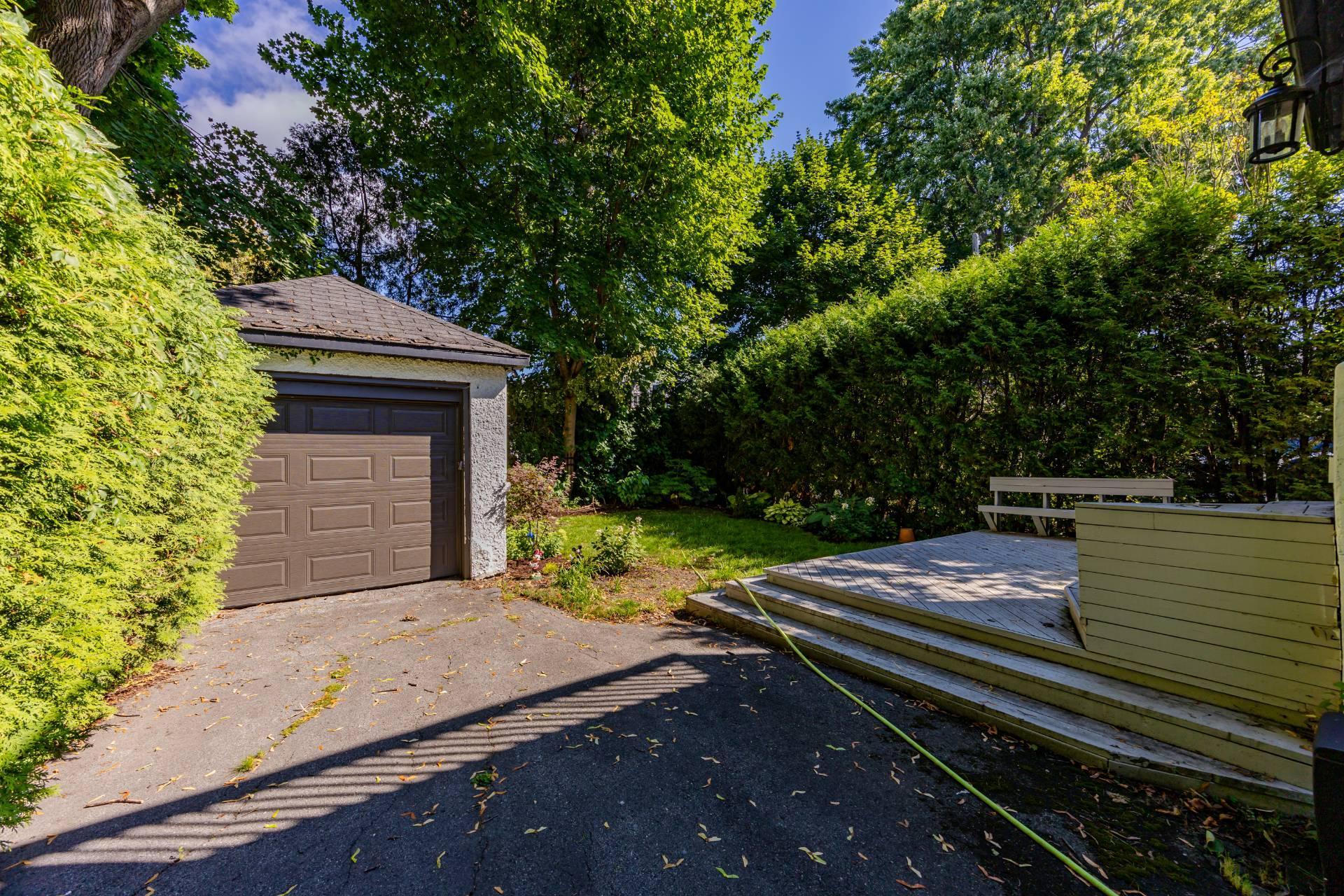 









33


Rue Thurlow

,
Hampstead,




QC
H3X3G7

