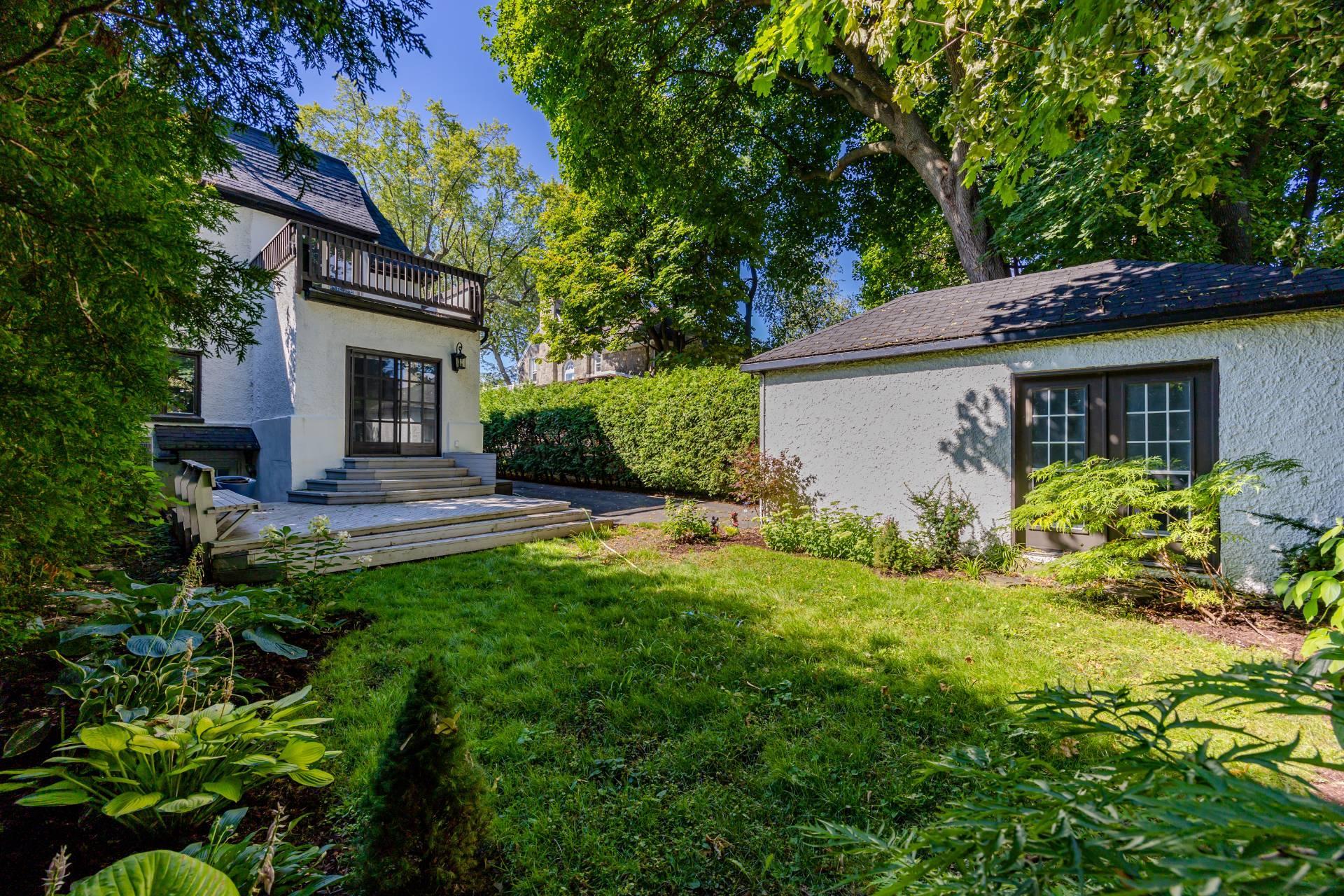 









33


Rue Thurlow

,
Hampstead,




QC
H3X3G7

