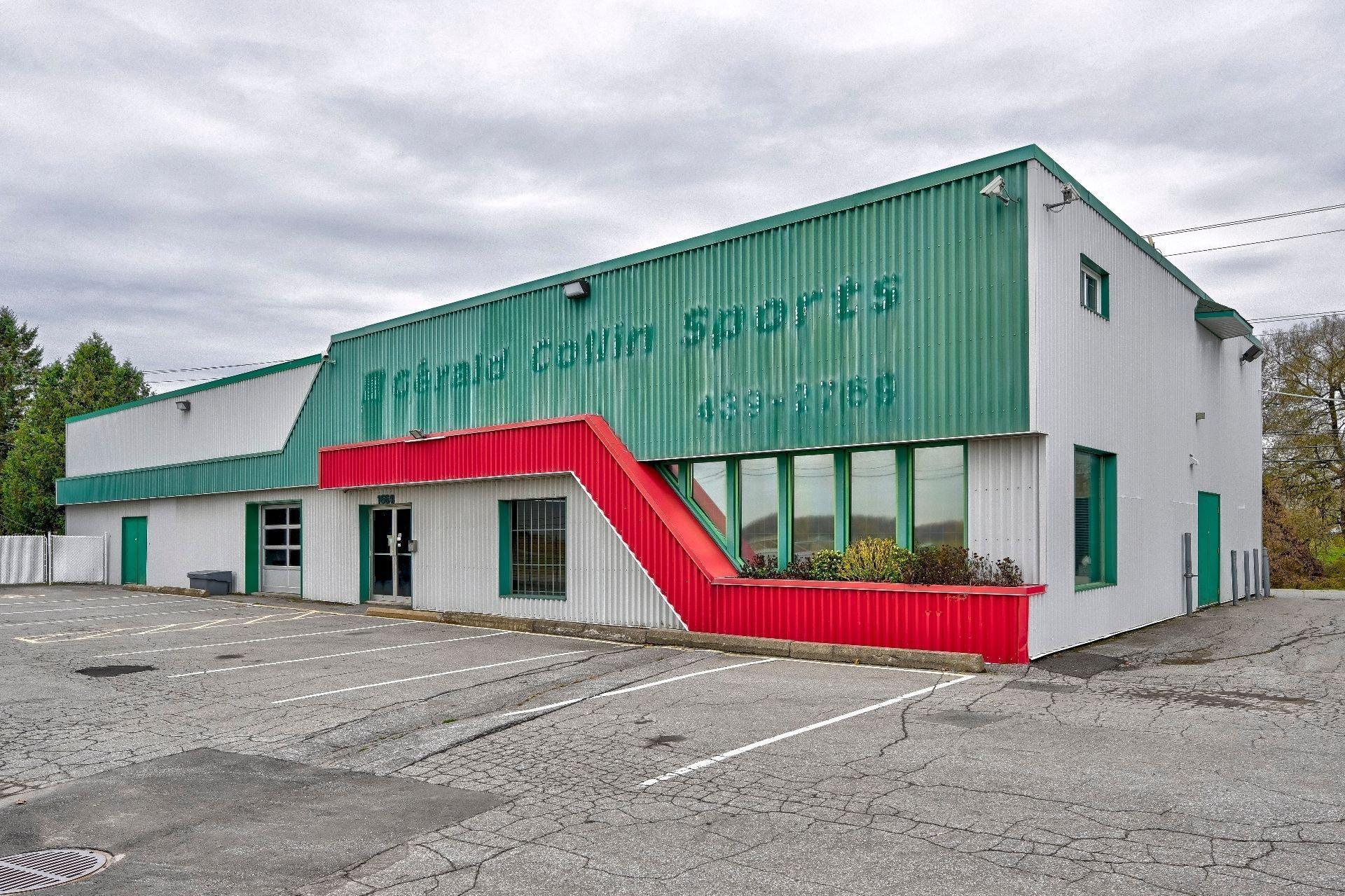 









1664


Route 335

, A,
Saint-Lin/Laurentides,




QC
J5M1Y2


