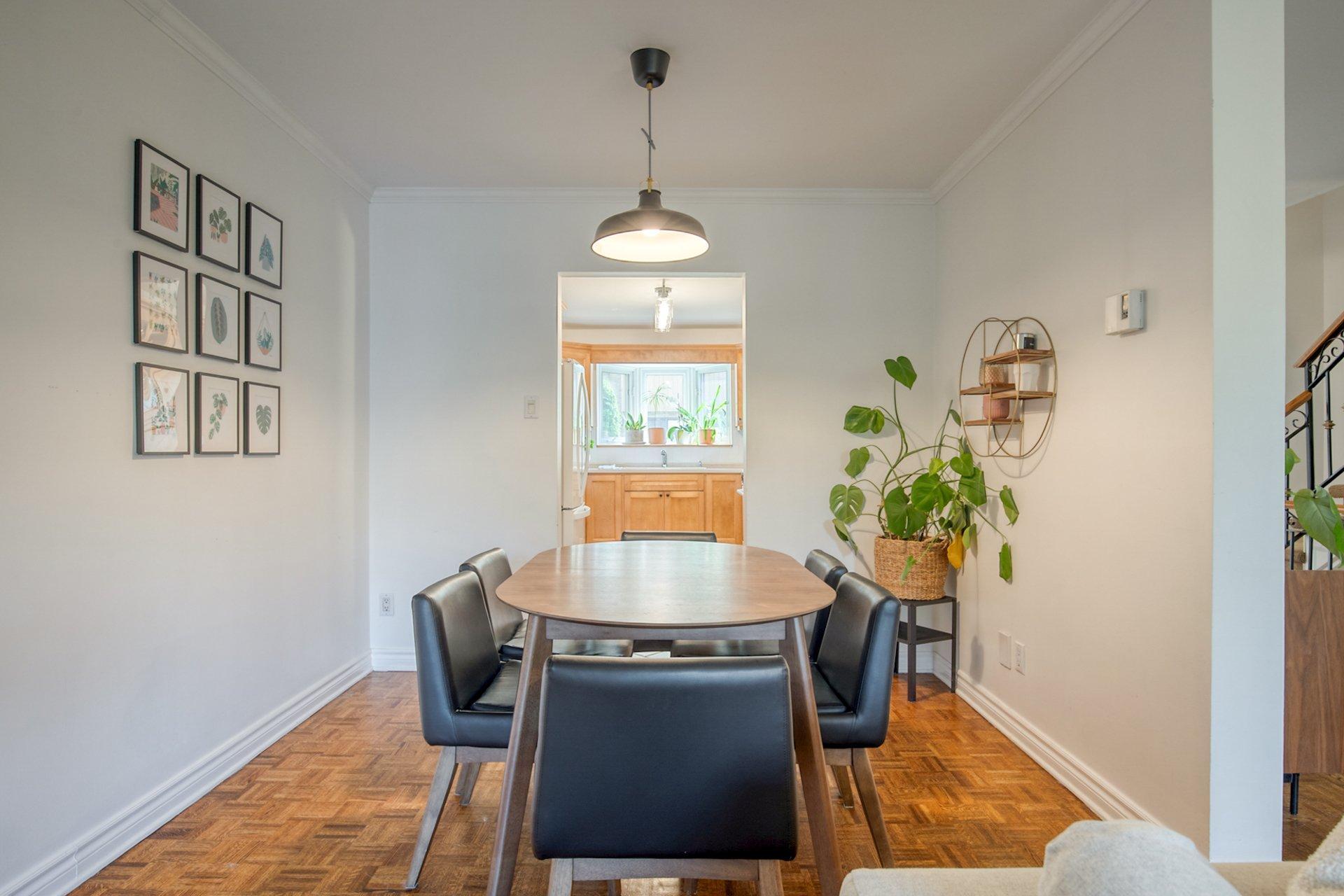 









118Z


Place de Fontainebleau

,
Saint-Lambert,




QC
J4S1X6

