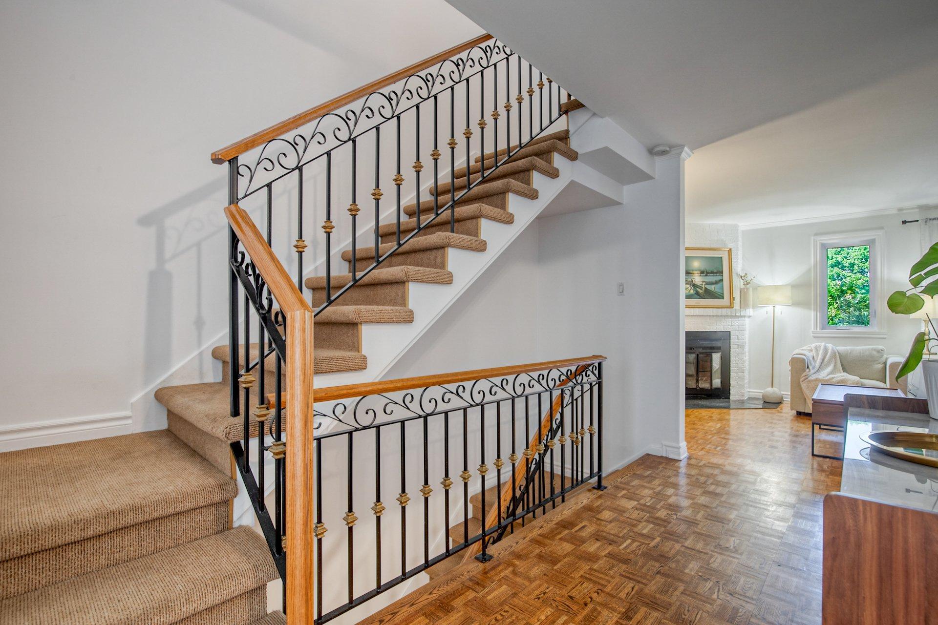 









118Z


Place de Fontainebleau

,
Saint-Lambert,




QC
J4S1X6

