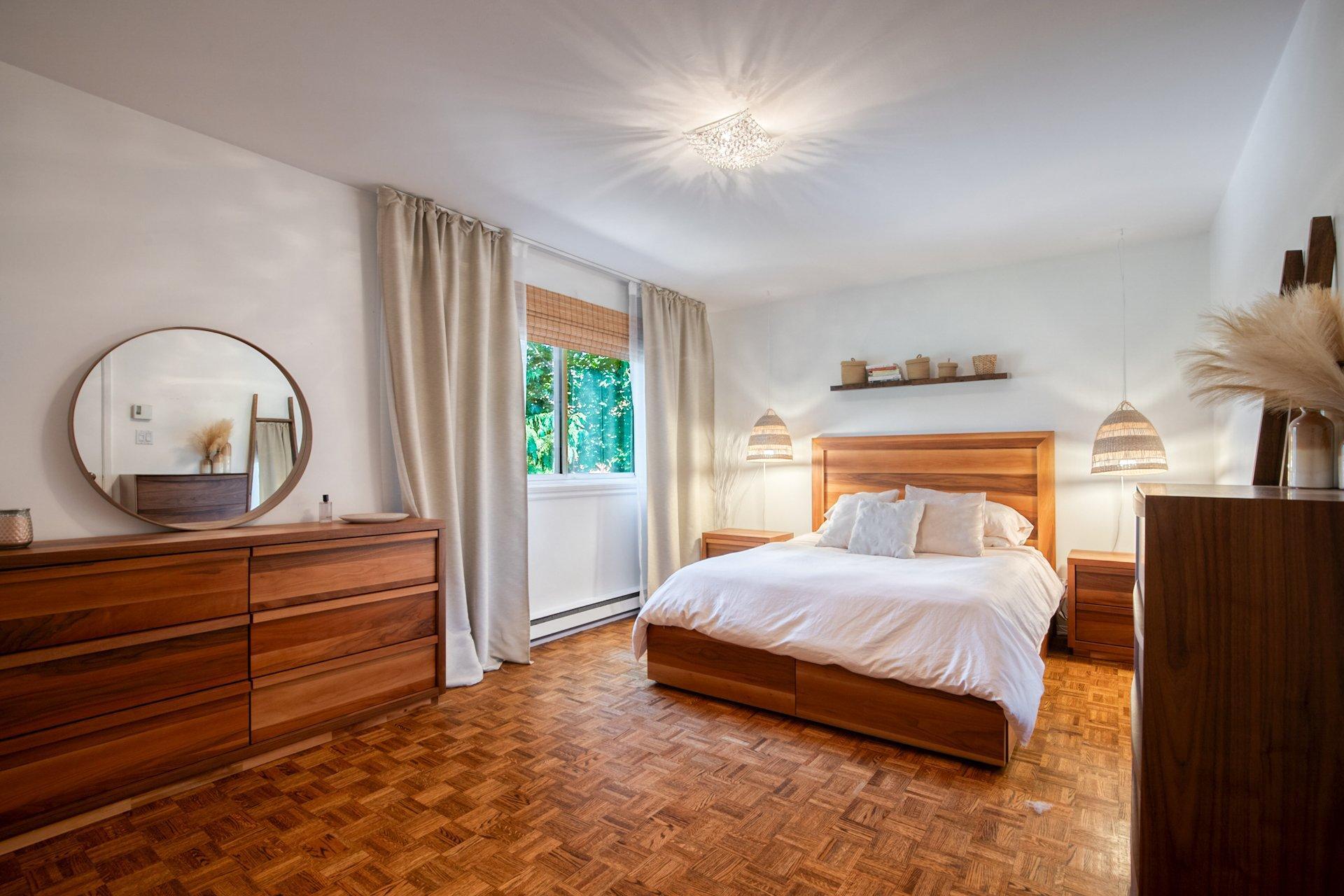 









118Z


Place de Fontainebleau

,
Saint-Lambert,




QC
J4S1X6

