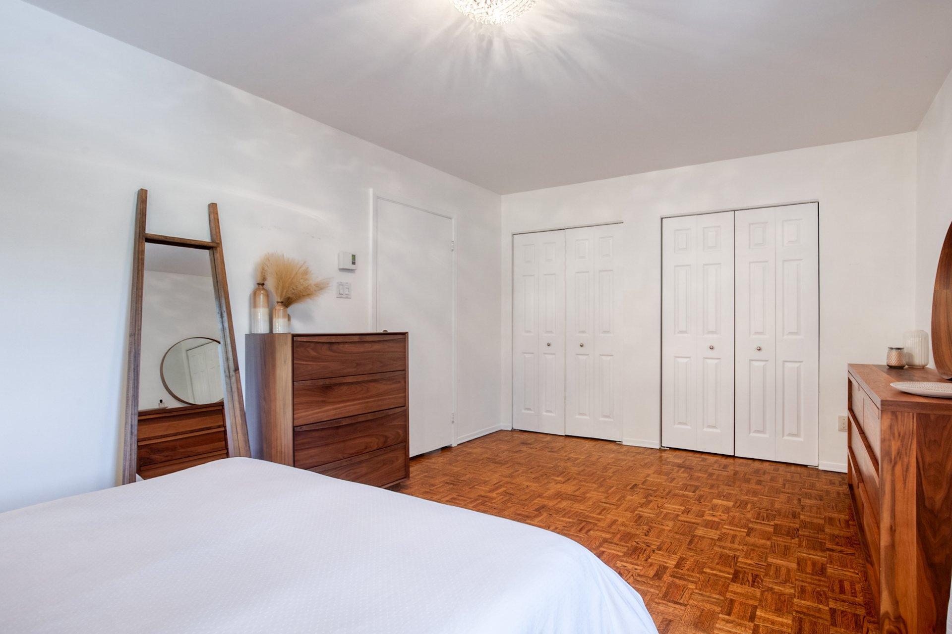 









118Z


Place de Fontainebleau

,
Saint-Lambert,




QC
J4S1X6


