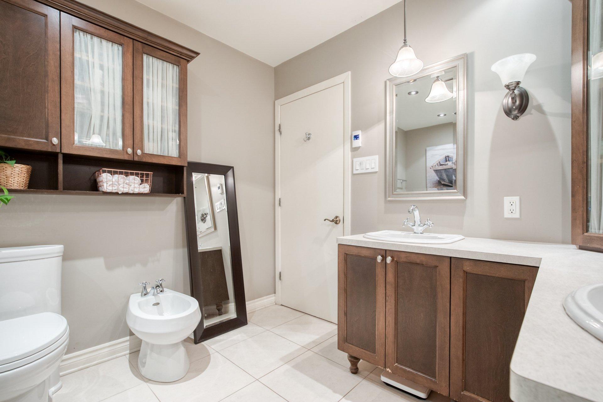 









118Z


Place de Fontainebleau

,
Saint-Lambert,




QC
J4S1X6

