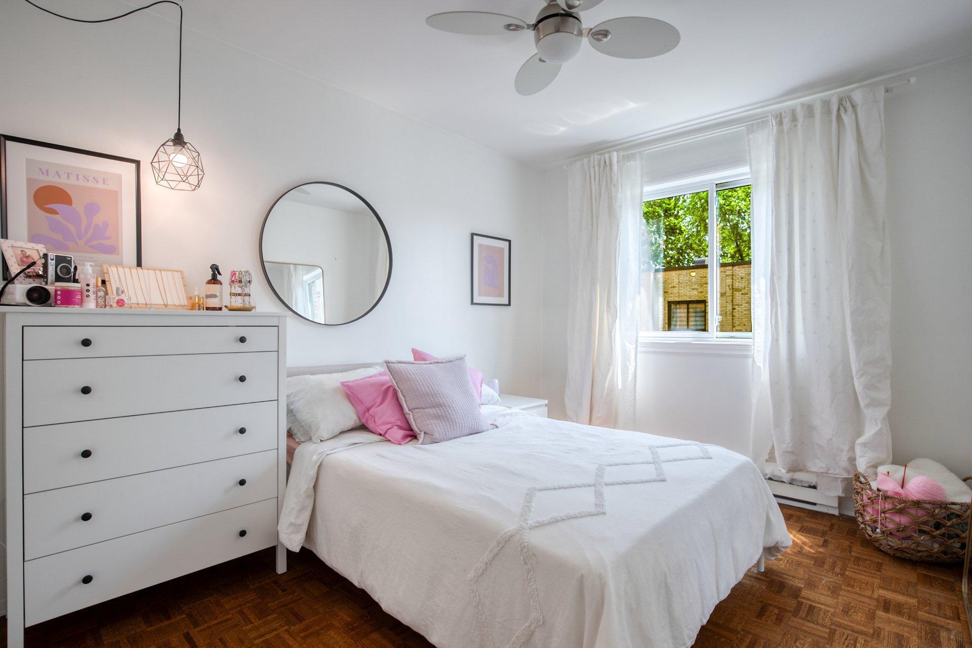 









118Z


Place de Fontainebleau

,
Saint-Lambert,




QC
J4S1X6

