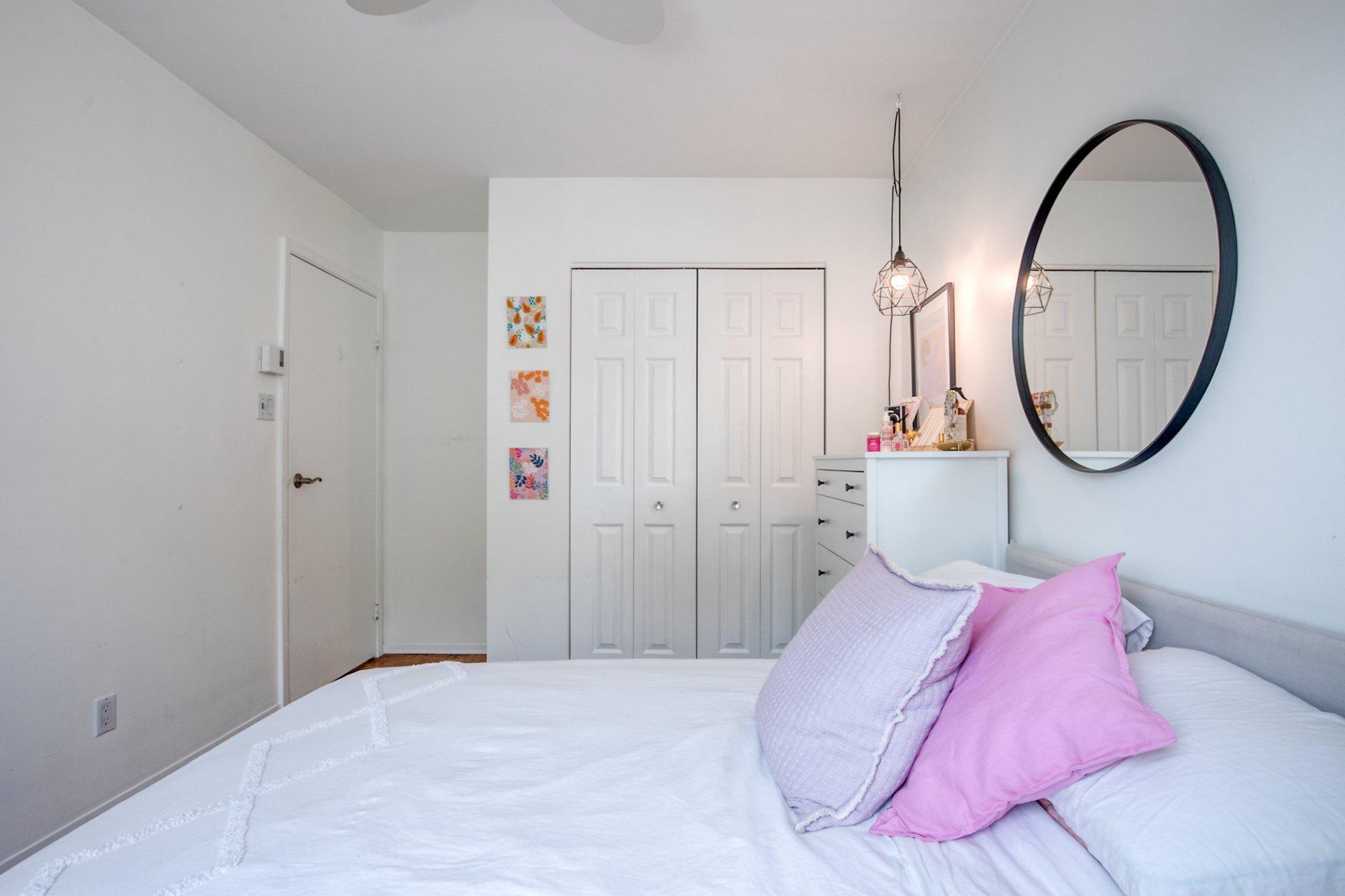 









118Z


Place de Fontainebleau

,
Saint-Lambert,




QC
J4S1X6

