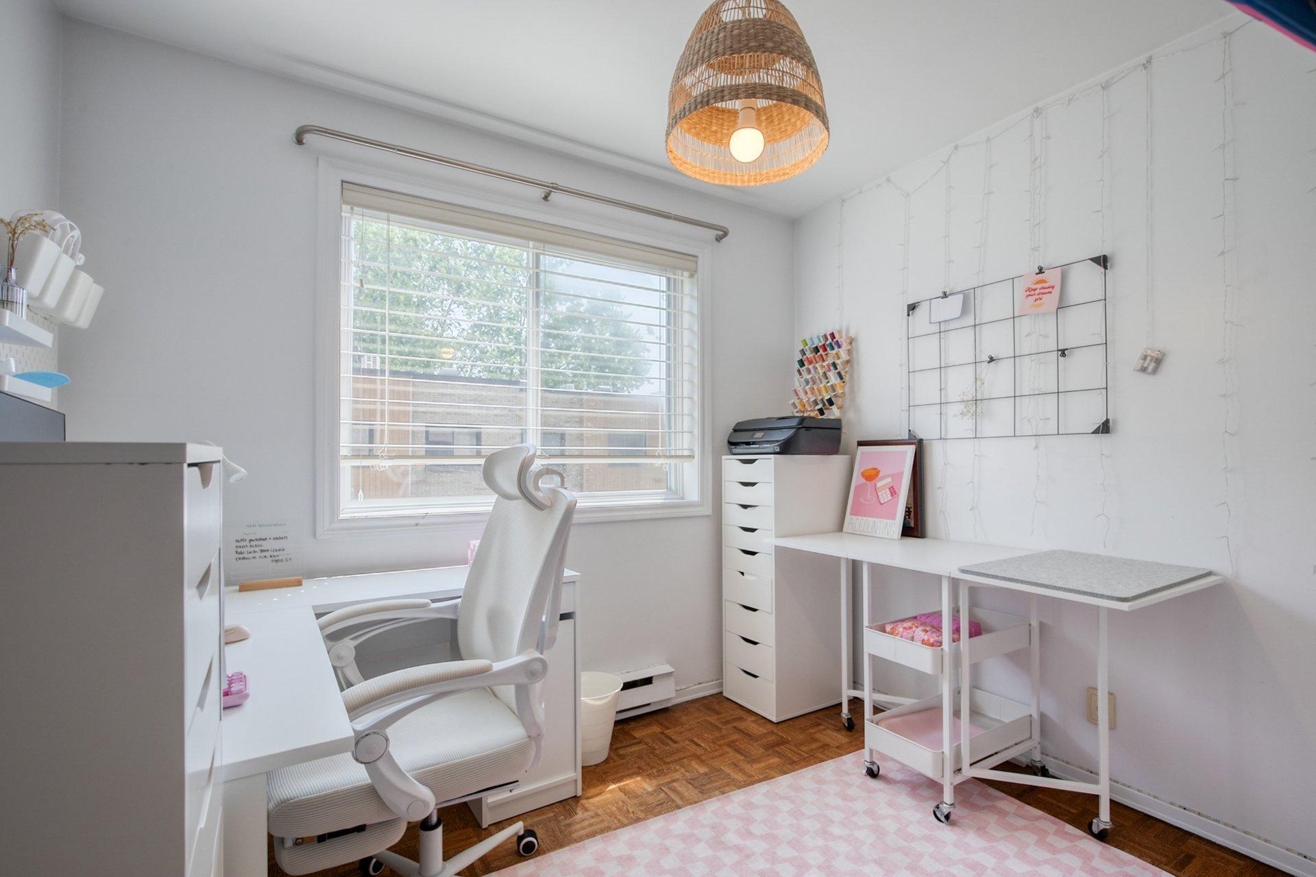 









118Z


Place de Fontainebleau

,
Saint-Lambert,




QC
J4S1X6

