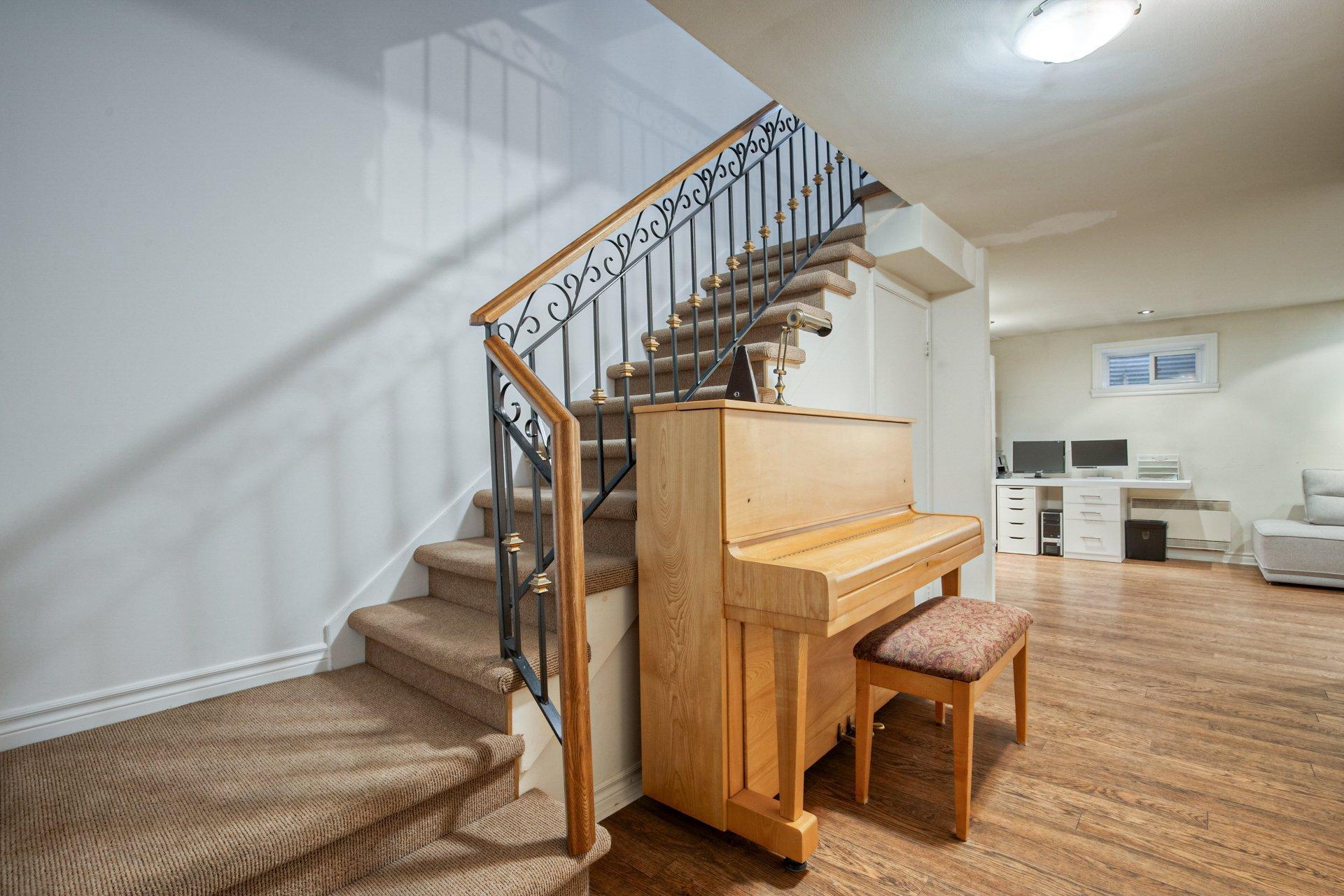 









118Z


Place de Fontainebleau

,
Saint-Lambert,




QC
J4S1X6

