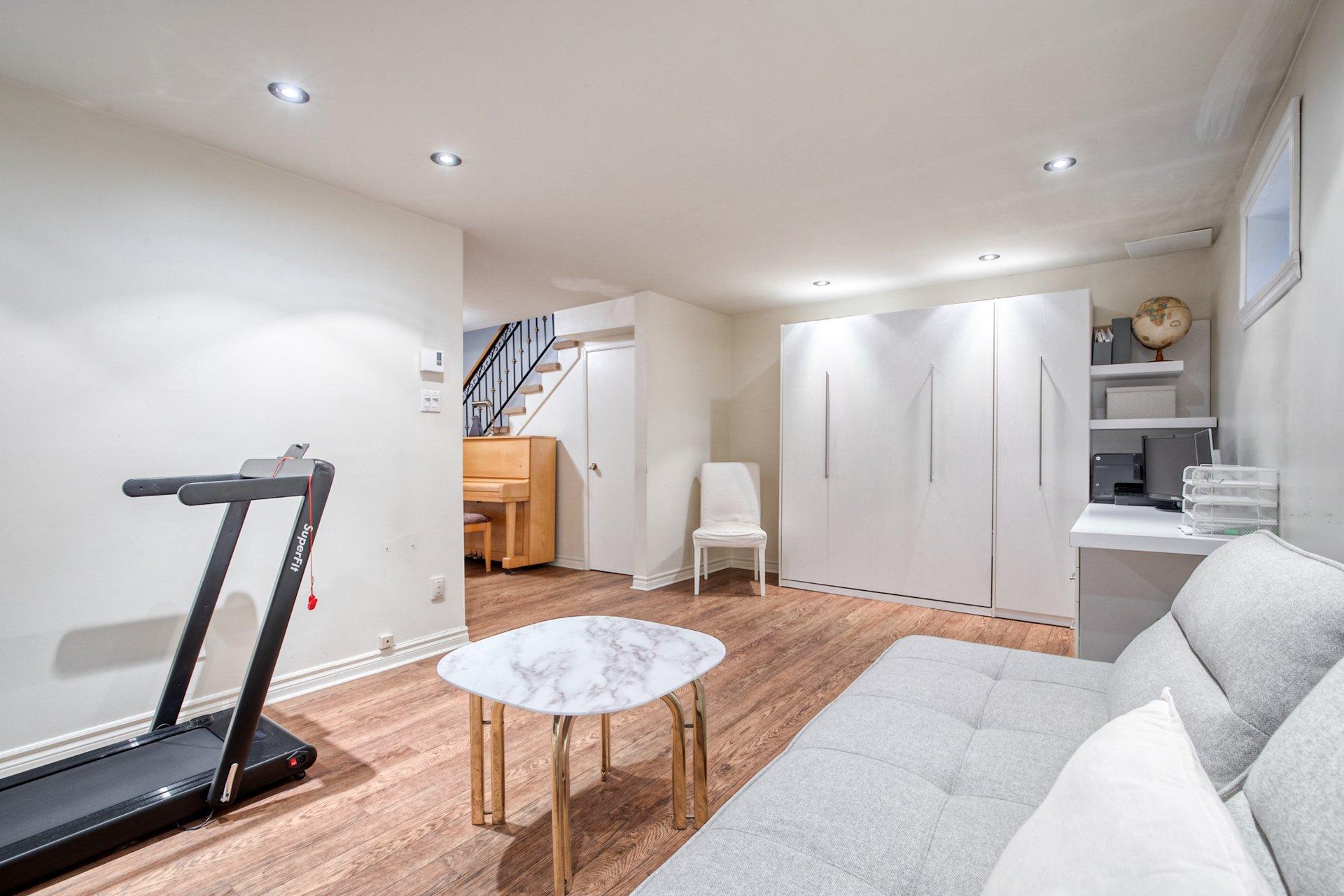 









118Z


Place de Fontainebleau

,
Saint-Lambert,




QC
J4S1X6

