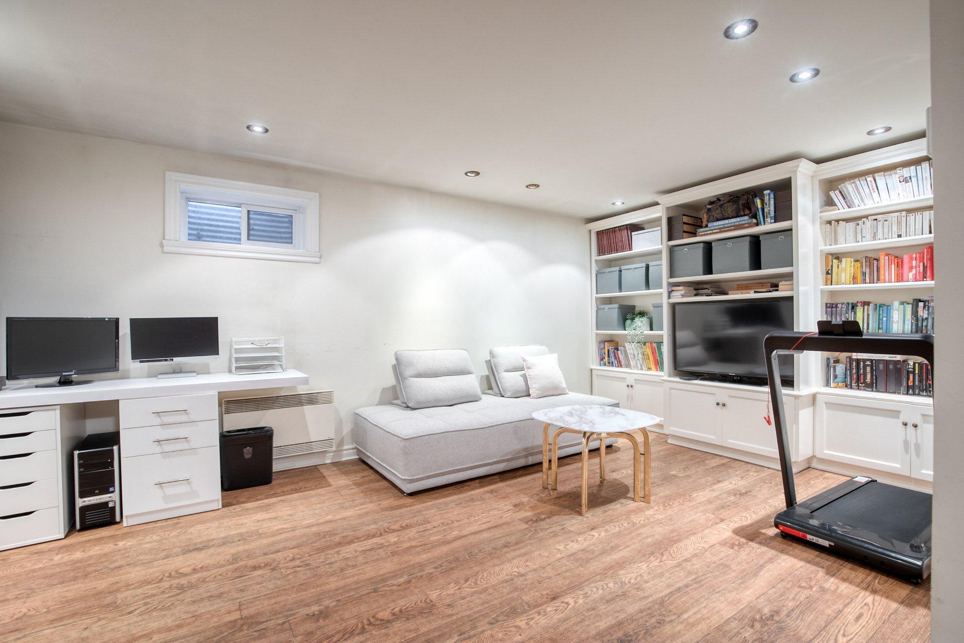 









118Z


Place de Fontainebleau

,
Saint-Lambert,




QC
J4S1X6


