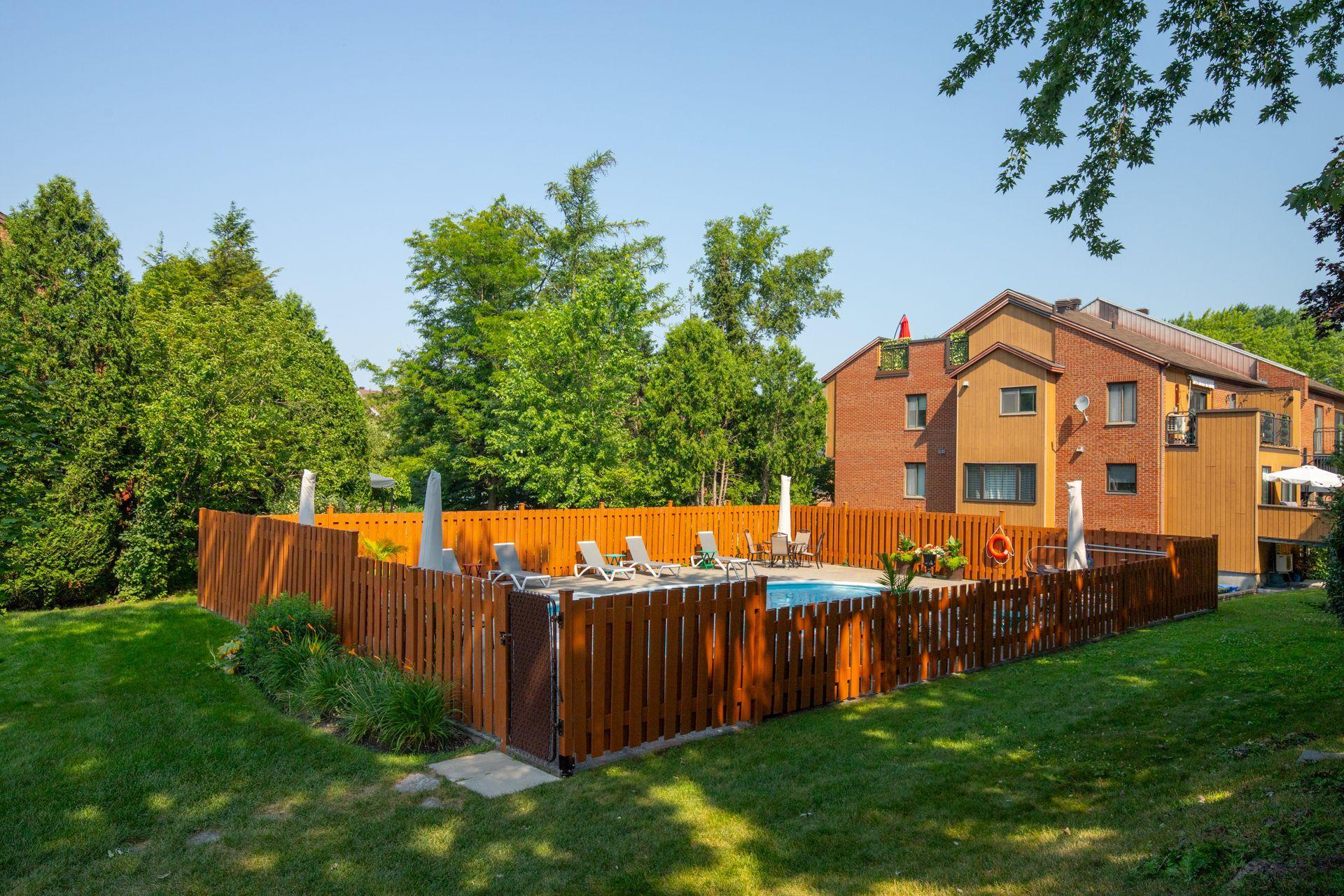 









118Z


Place de Fontainebleau

,
Saint-Lambert,




QC
J4S1X6

