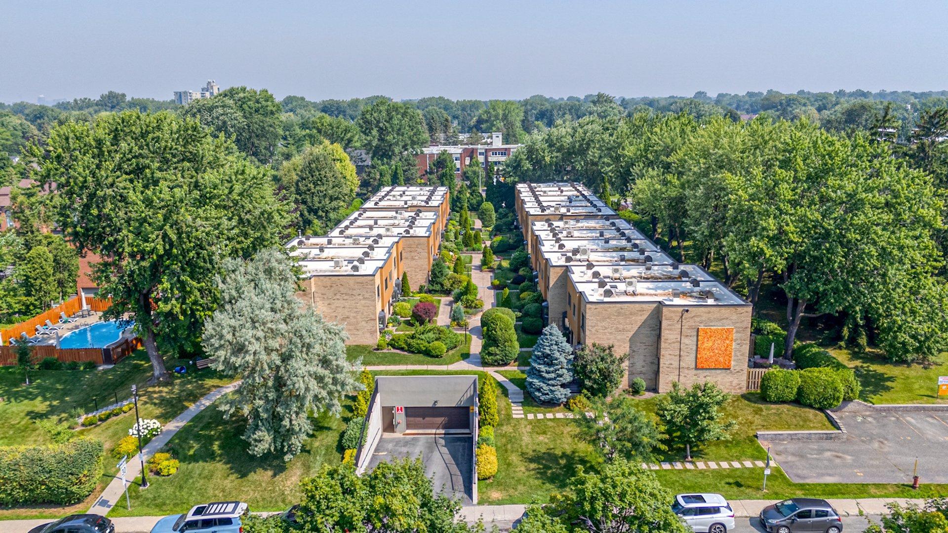 









118Z


Place de Fontainebleau

,
Saint-Lambert,




QC
J4S1X6

