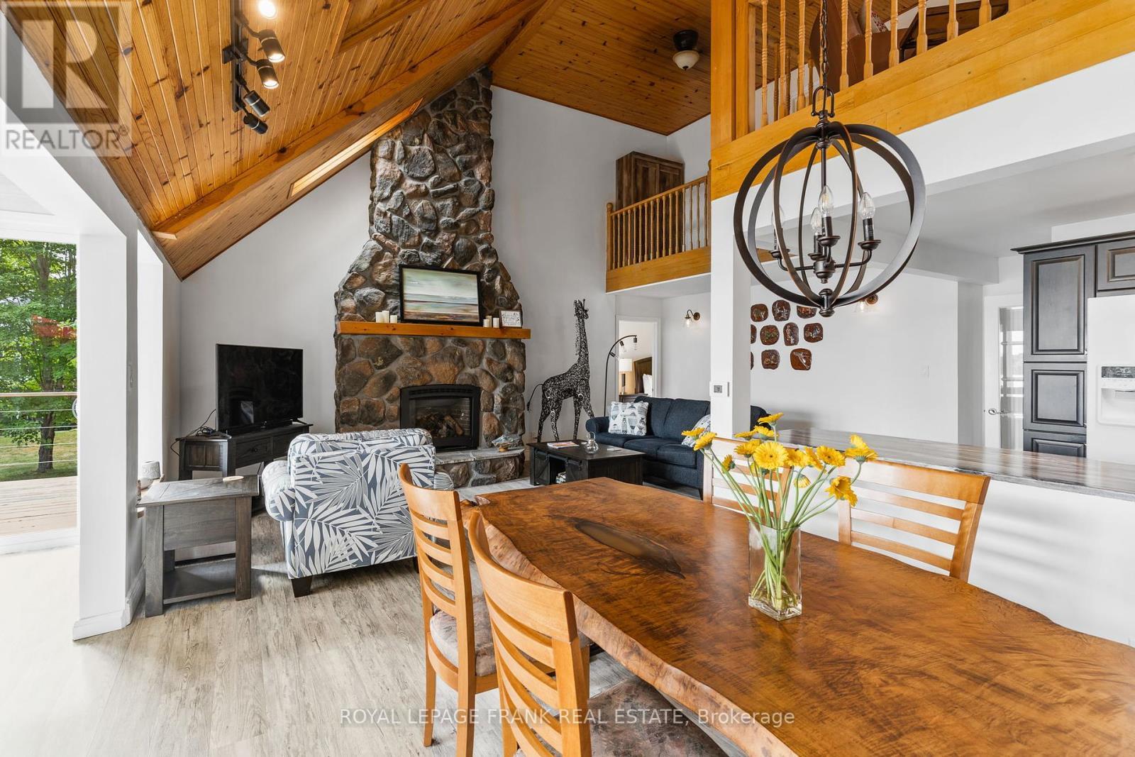 












1115A STEENBURG LAKE ROAD N

,
Limerick,




Ontario
K0L1W0

