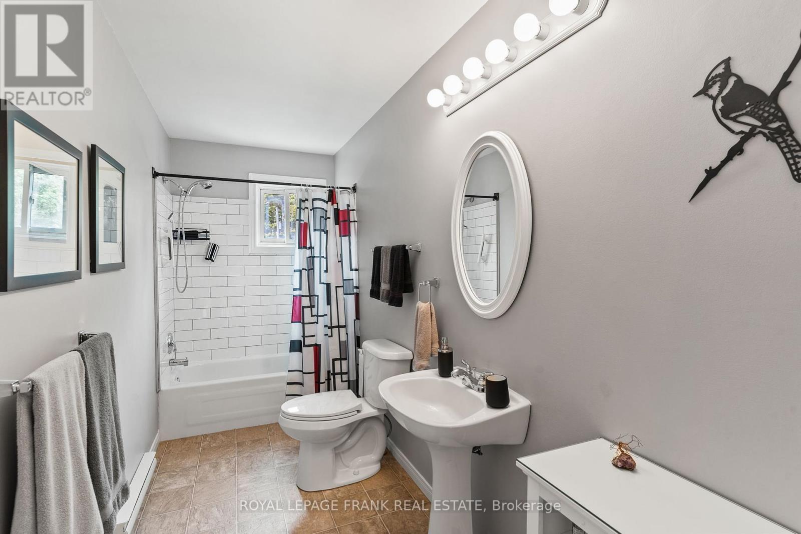 












1115A STEENBURG LAKE ROAD N

,
Limerick,




Ontario
K0L1W0

