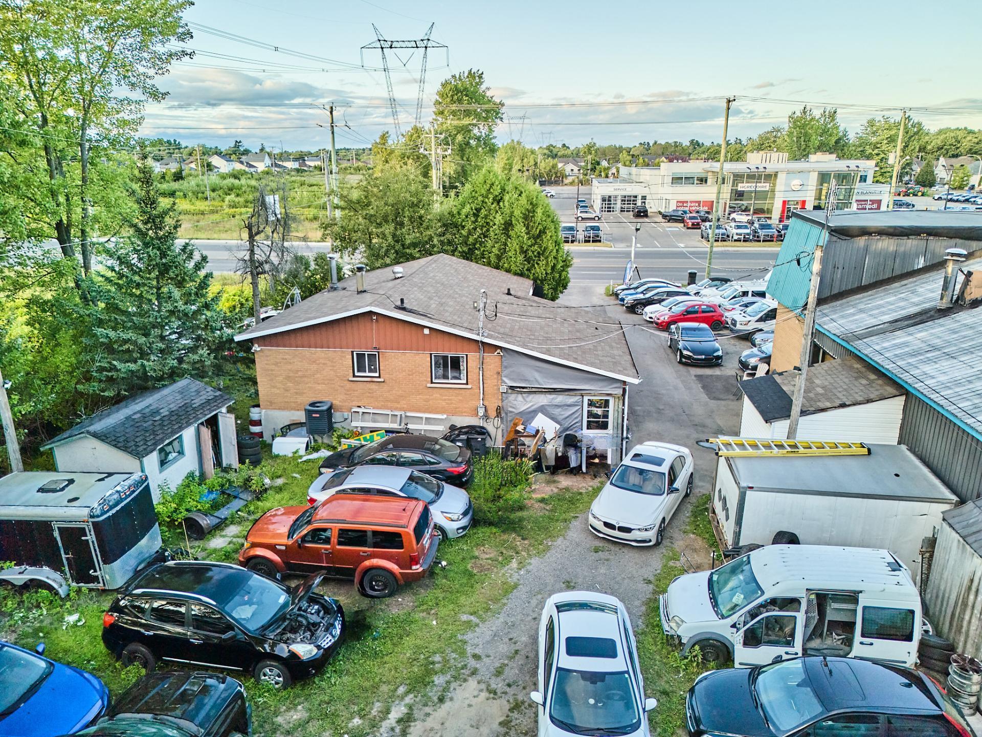 









1387


Boul. du Curé-Labelle

,
Blainville,




QC
J7C2P1

