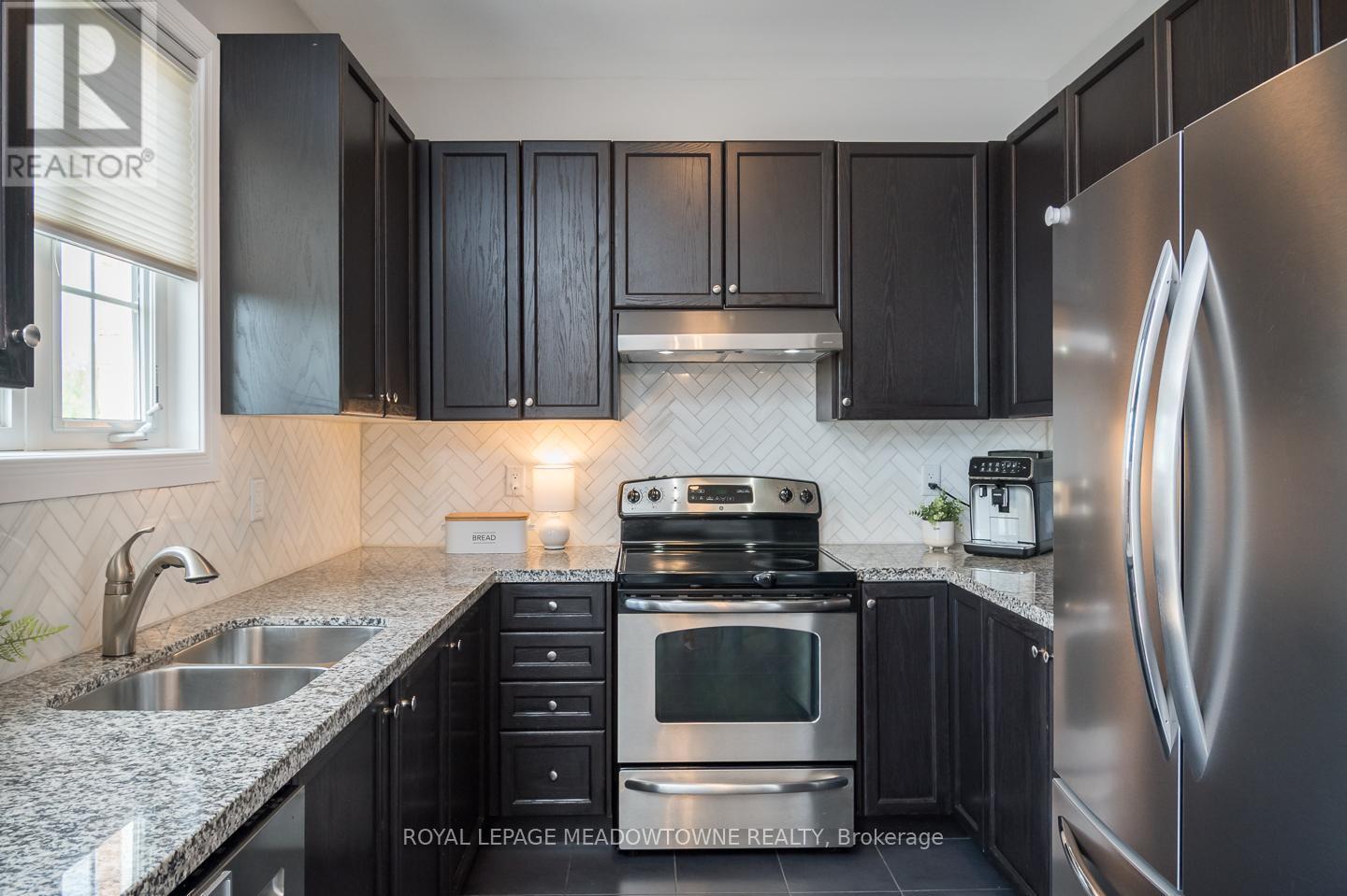 












16 - 745 FARMSTEAD DRIVE

,
Milton,




Ontario
L9T8B1

