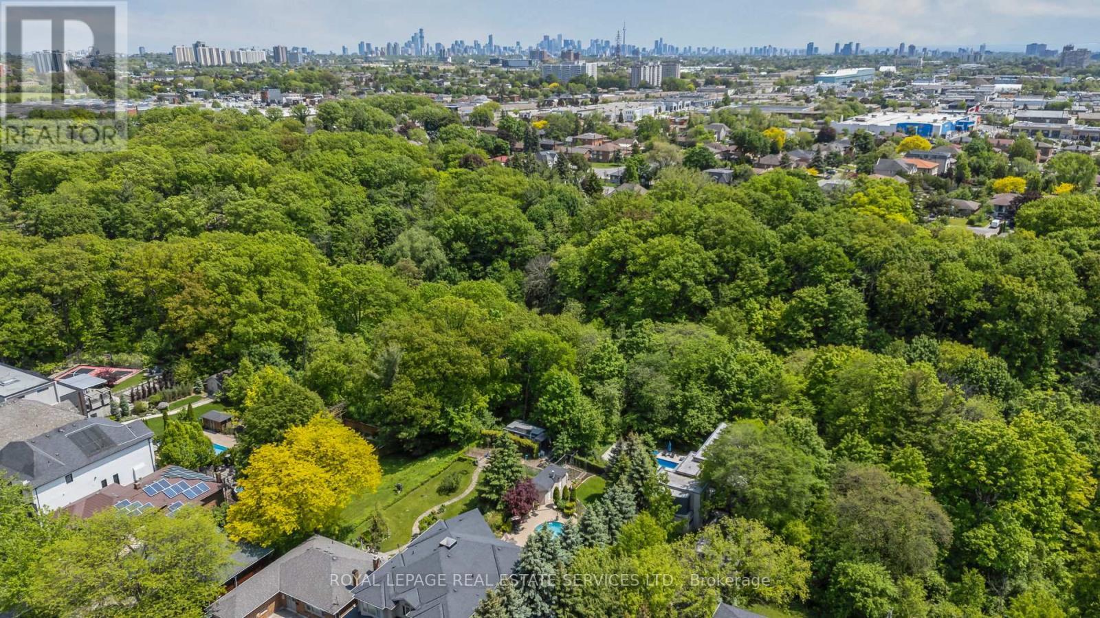 












28 CORNELIUS PARKWAY

,
Toronto,




Ontario
M6L2K3

