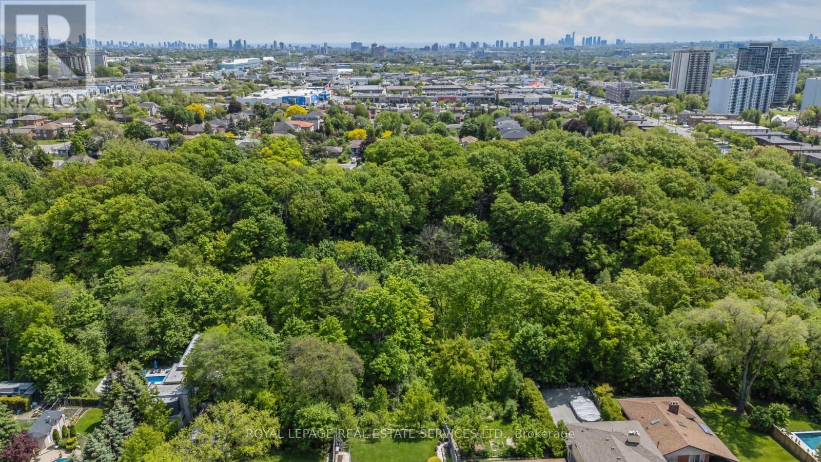 












28 CORNELIUS PARKWAY

,
Toronto,




Ontario
M6L2K3

