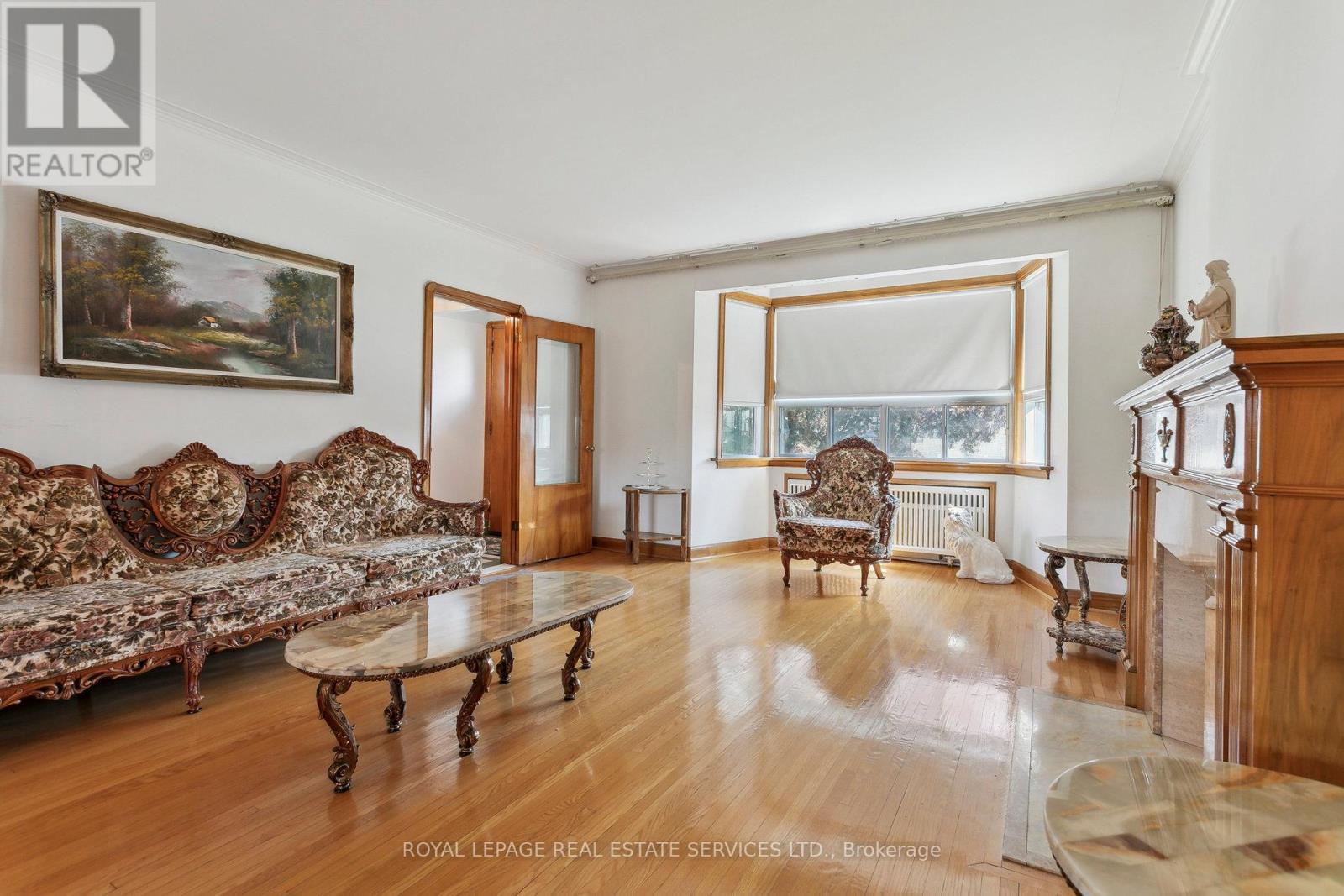 












28 CORNELIUS PARKWAY

,
Toronto,




Ontario
M6L2K3

