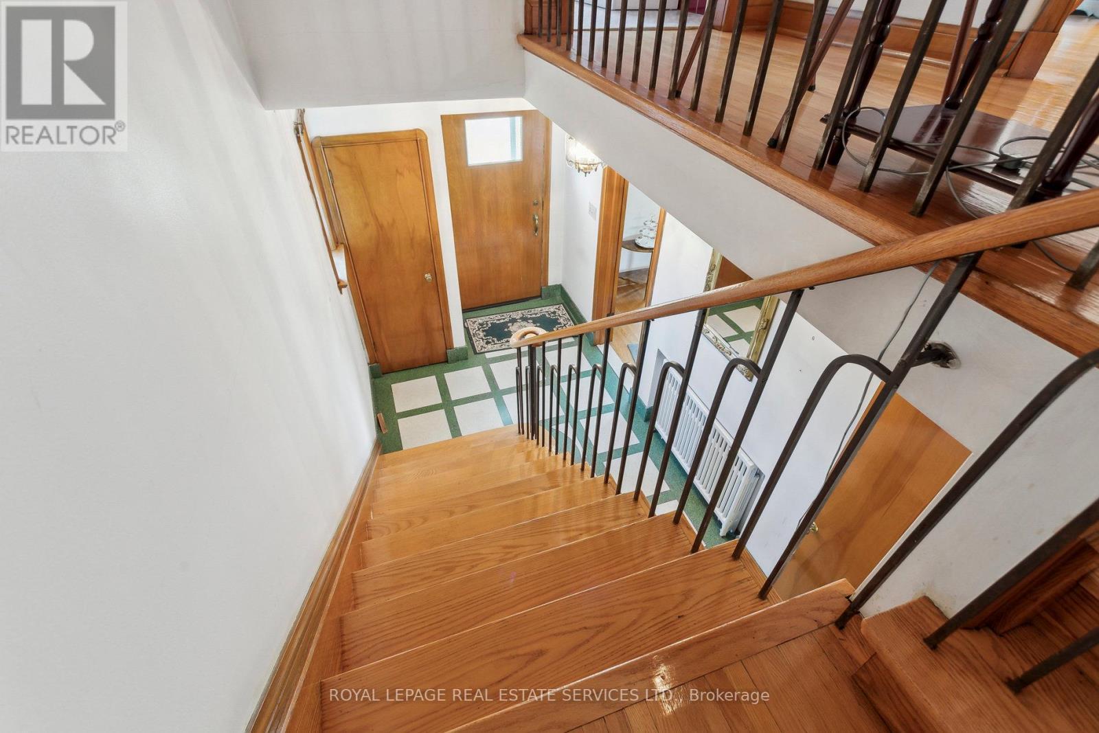 












28 CORNELIUS PARKWAY

,
Toronto,




Ontario
M6L2K3

