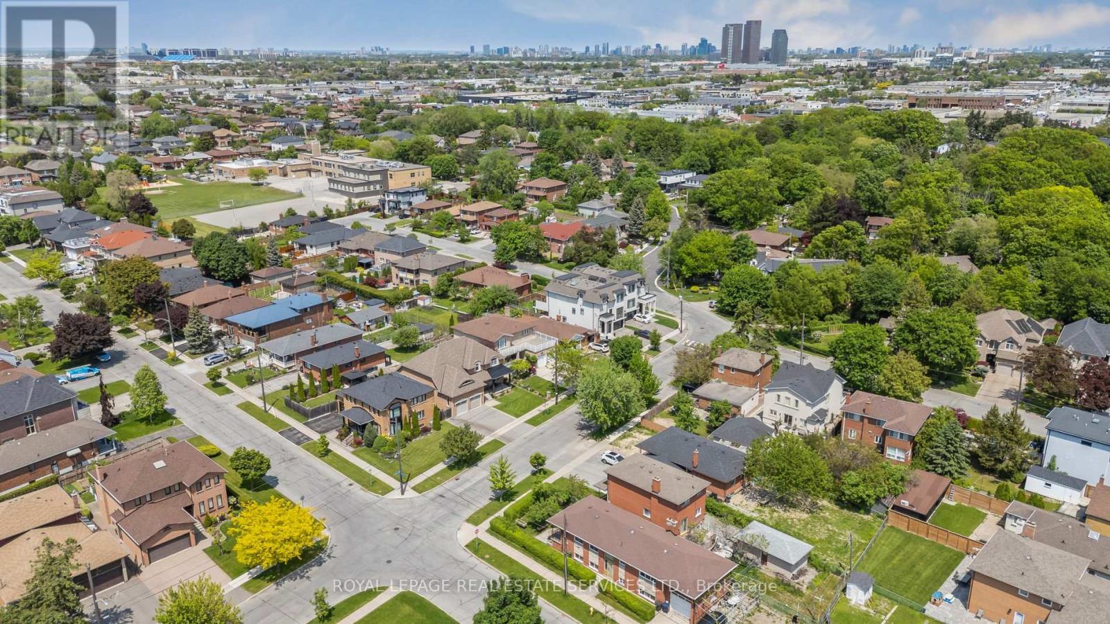 












28 CORNELIUS PARKWAY

,
Toronto,




Ontario
M6L2K3

