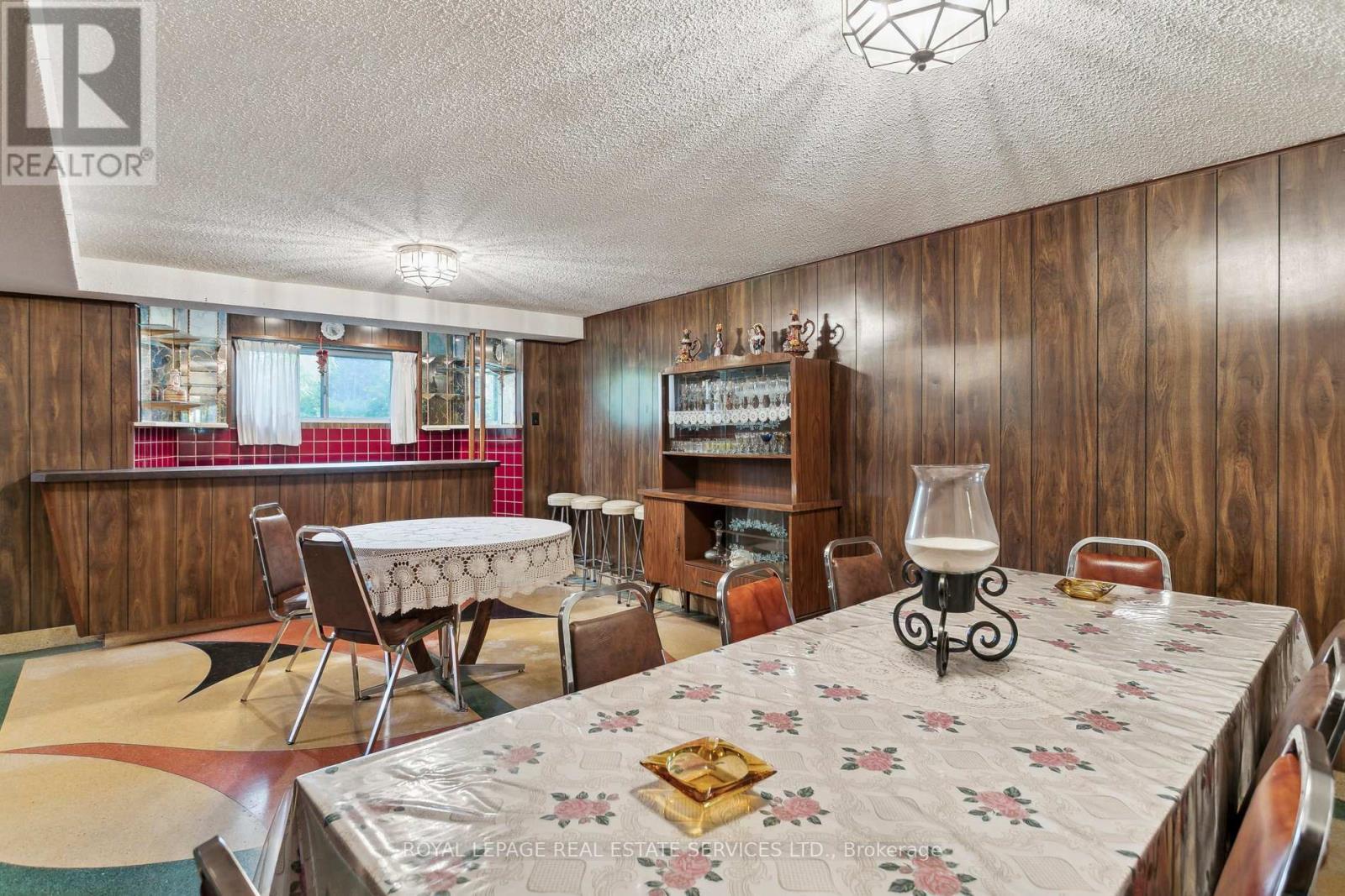












28 CORNELIUS PARKWAY

,
Toronto,




Ontario
M6L2K3

