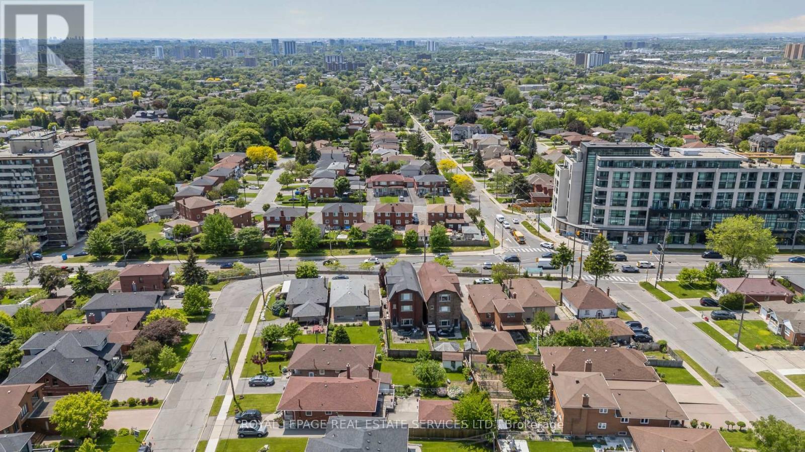 












28 CORNELIUS PARKWAY

,
Toronto,




Ontario
M6L2K3

