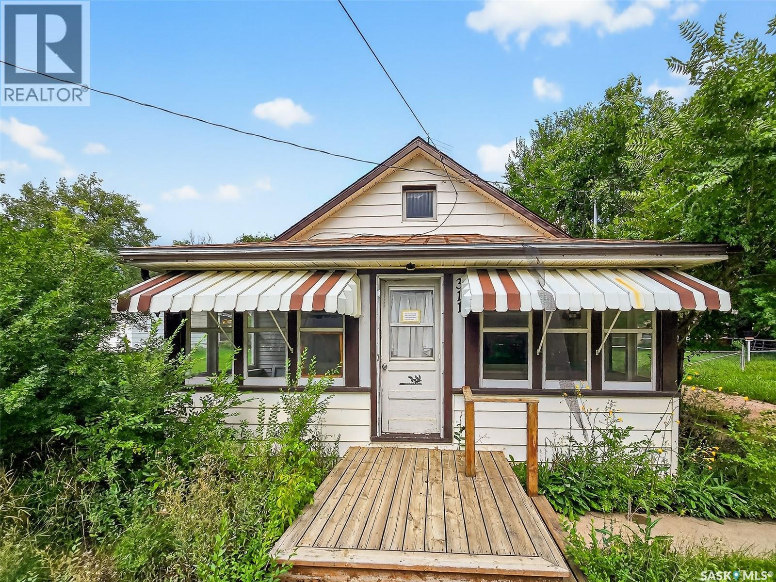 












311 3rd STREET

,
Chaplin,




Saskatchewan
S0H0V0

