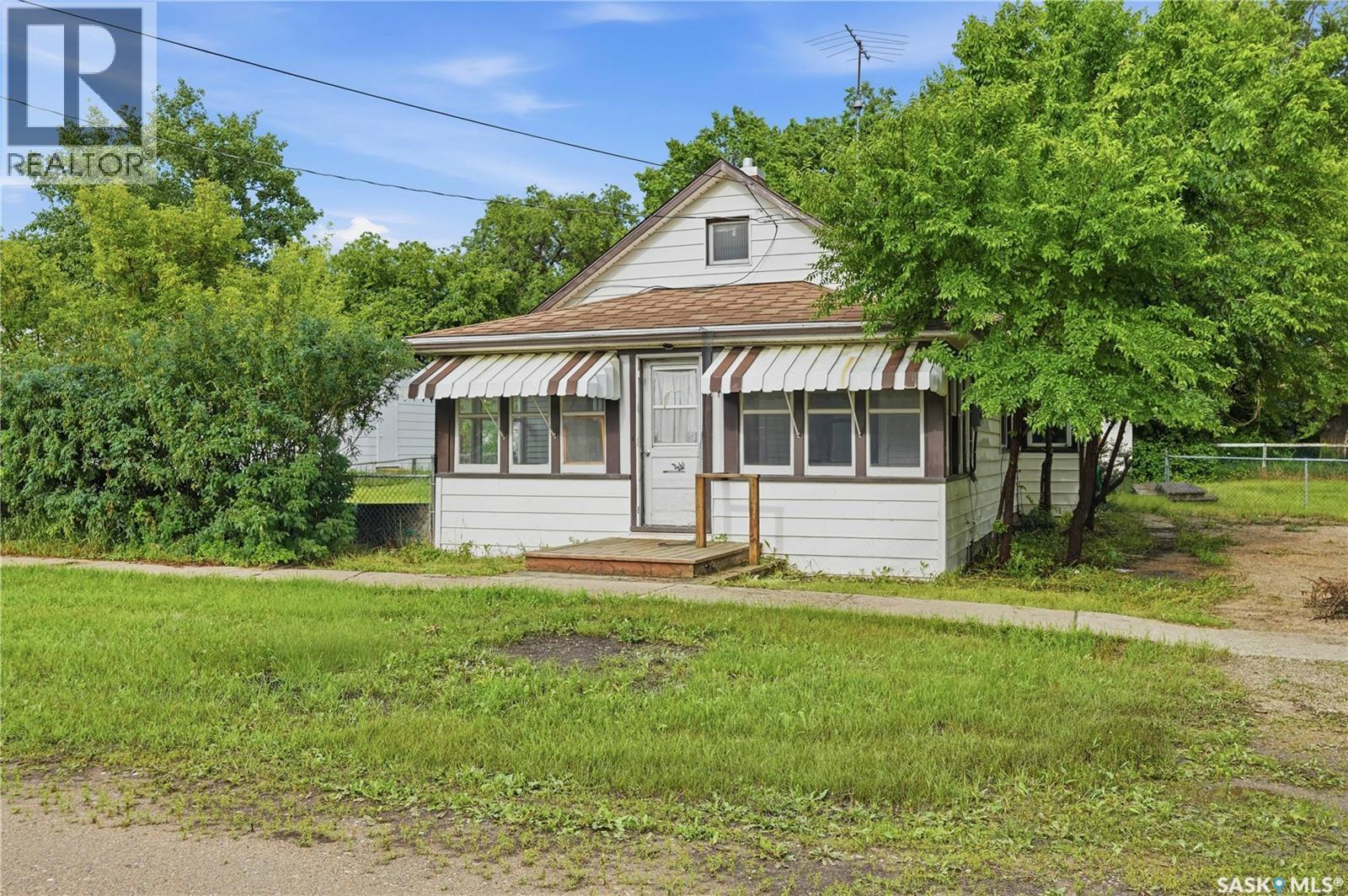 












311 3rd STREET

,
Chaplin,




Saskatchewan
S0H0V0


