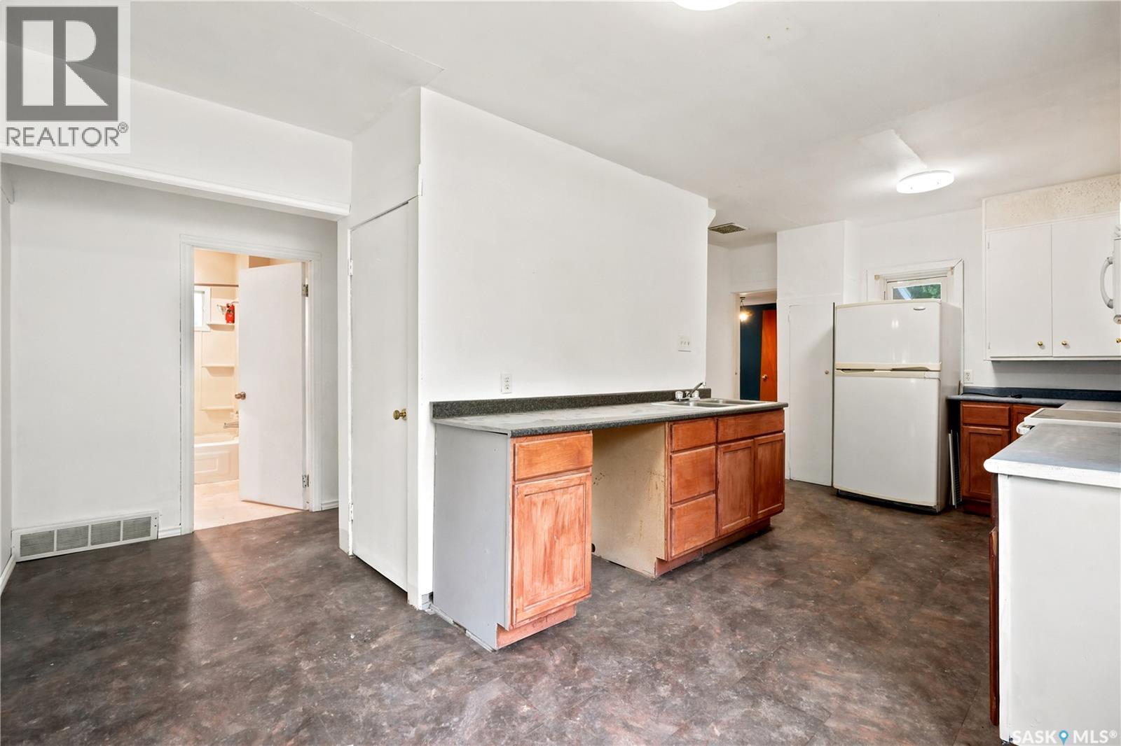 












311 3rd STREET

,
Chaplin,




Saskatchewan
S0H0V0

