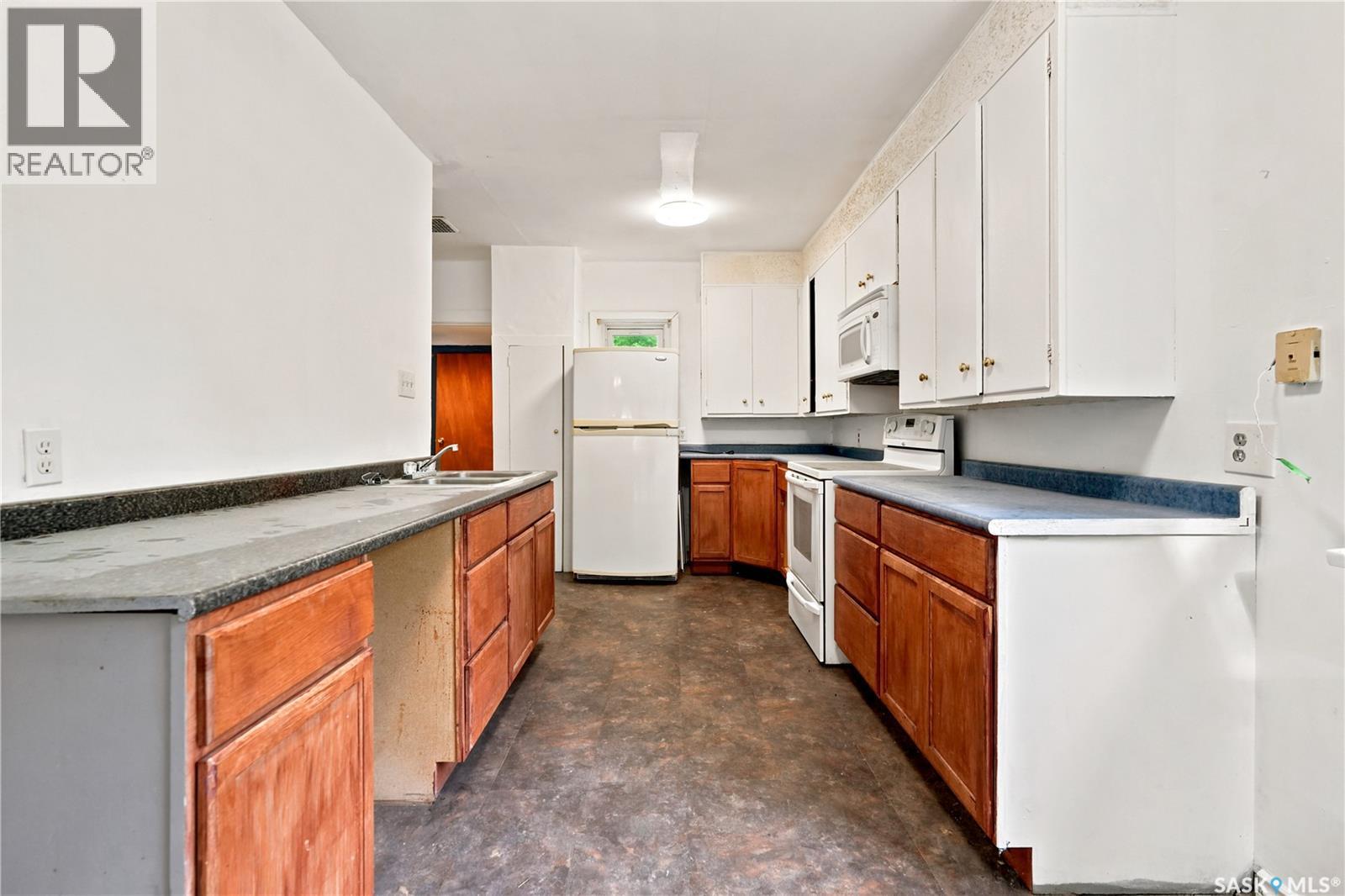 












311 3rd STREET

,
Chaplin,




Saskatchewan
S0H0V0


