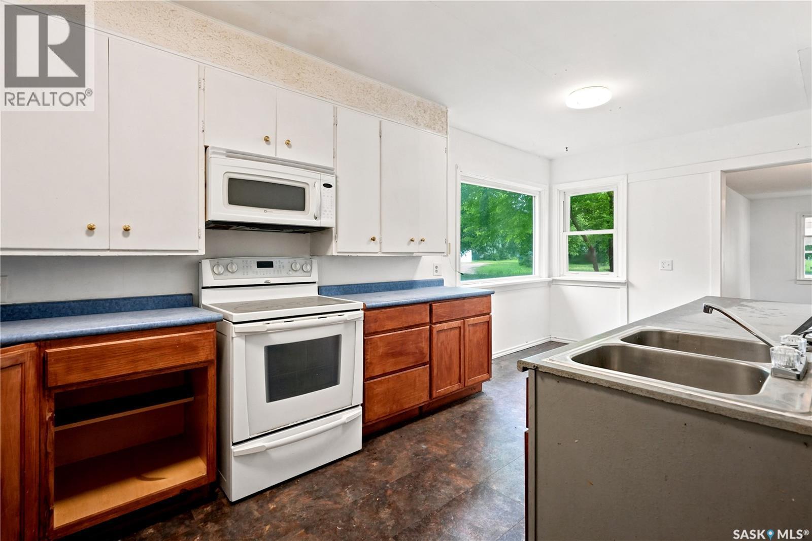 












311 3rd STREET

,
Chaplin,




Saskatchewan
S0H0V0

